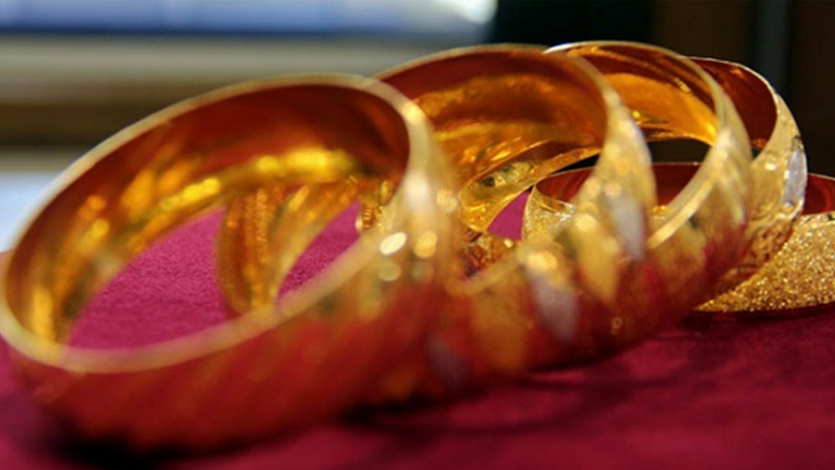 Altın fiyatlarında yeni dönem mi? Uzmanından dikkat çeken uyarı