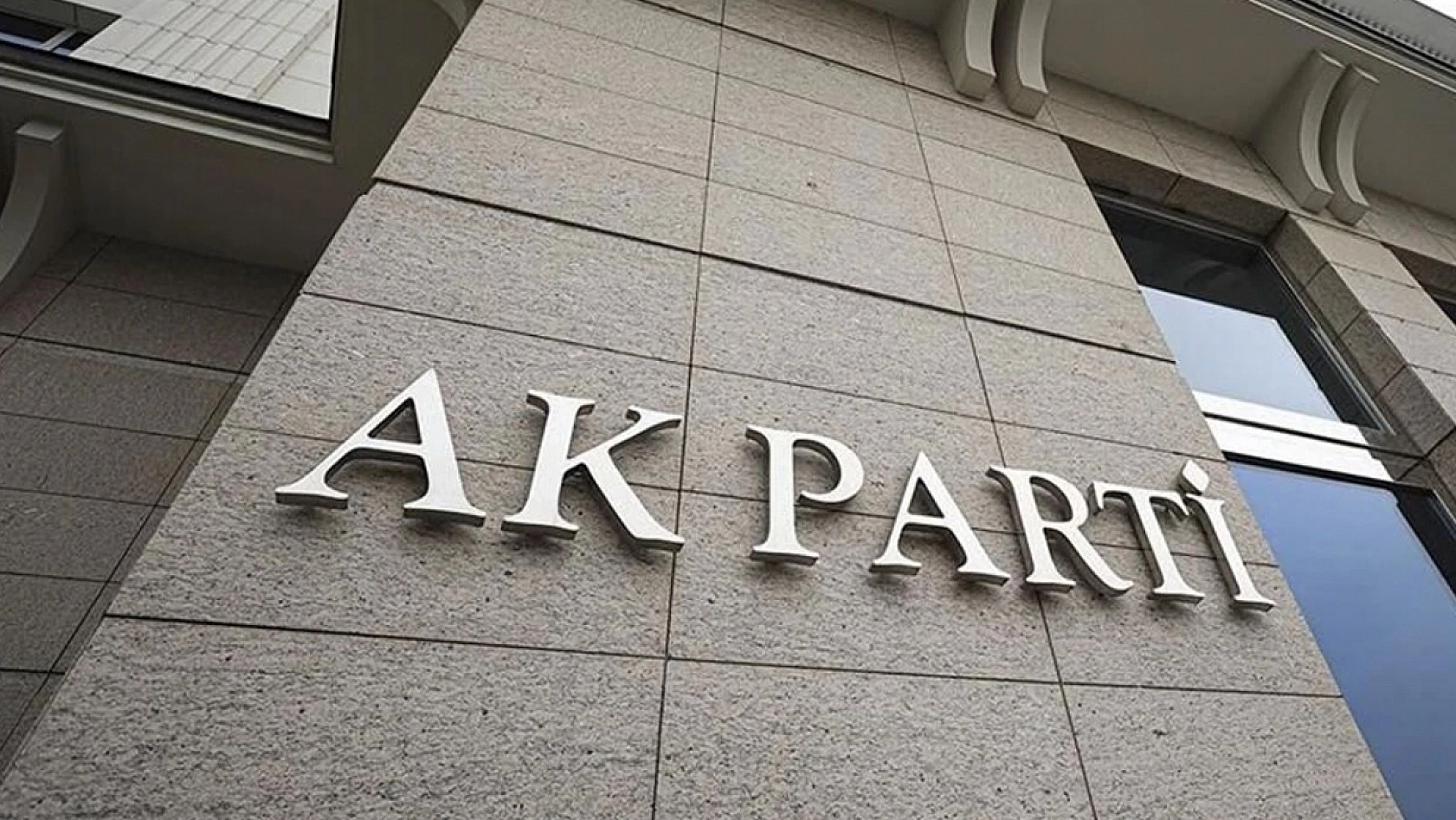 AK Parti'nin 3 il başkanı değişti