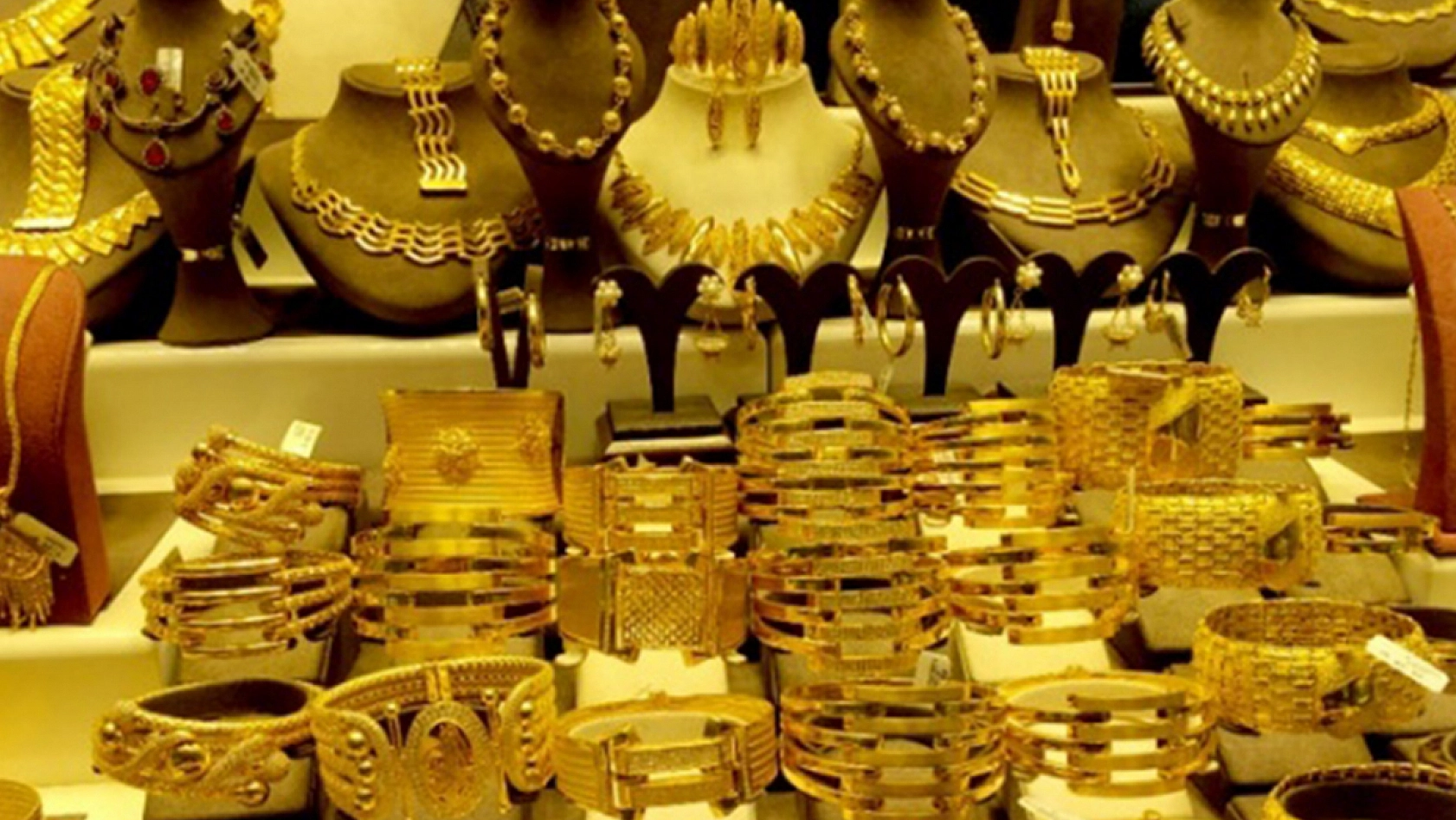 Altın yatırımcıları dikkat! Uzman isimden gram altın için yıl sonu tahmini