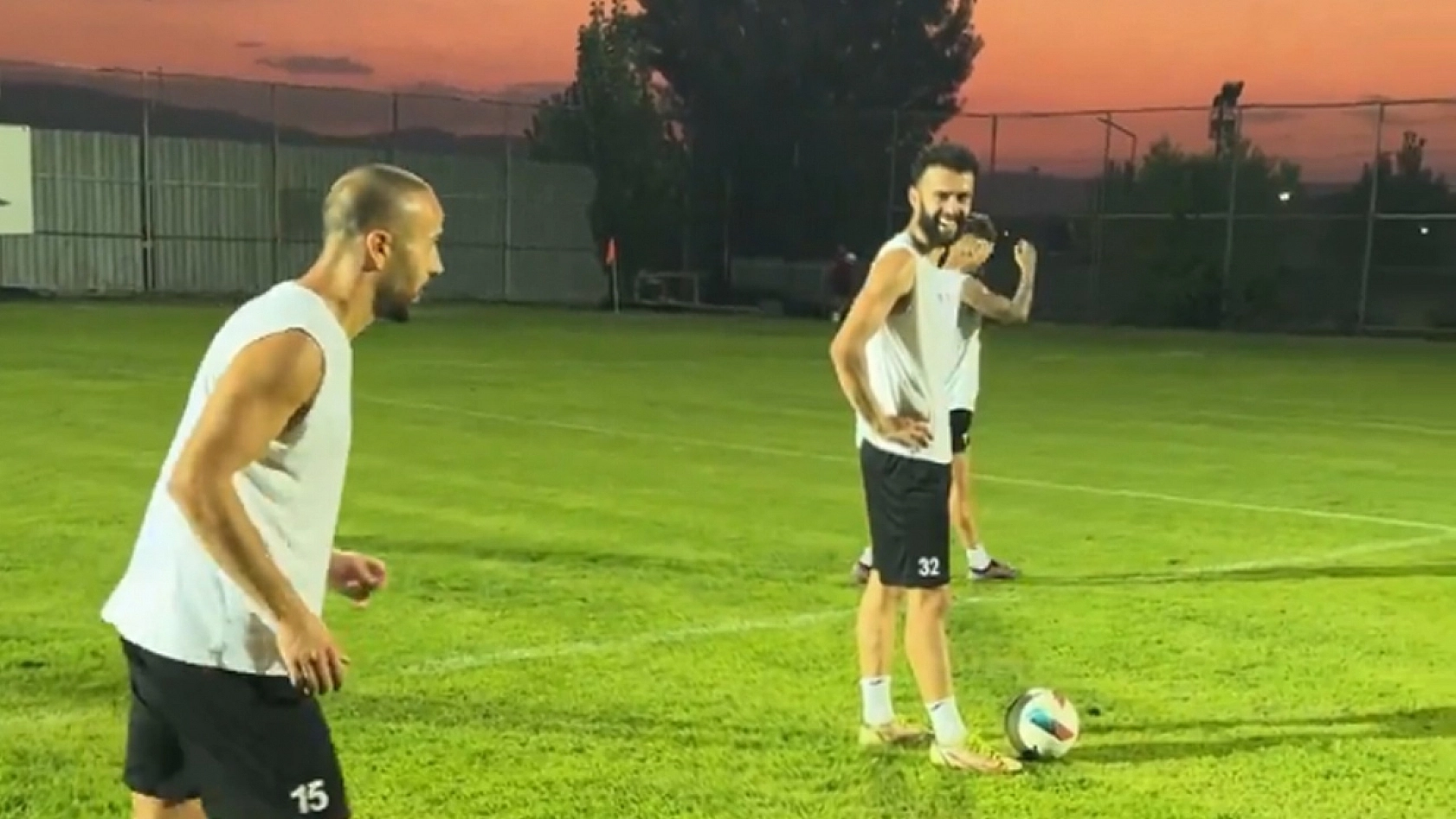 Elazığspor'un yıldızı öyle bir hareket yaptı ki: Sosyal medya yıkıldı