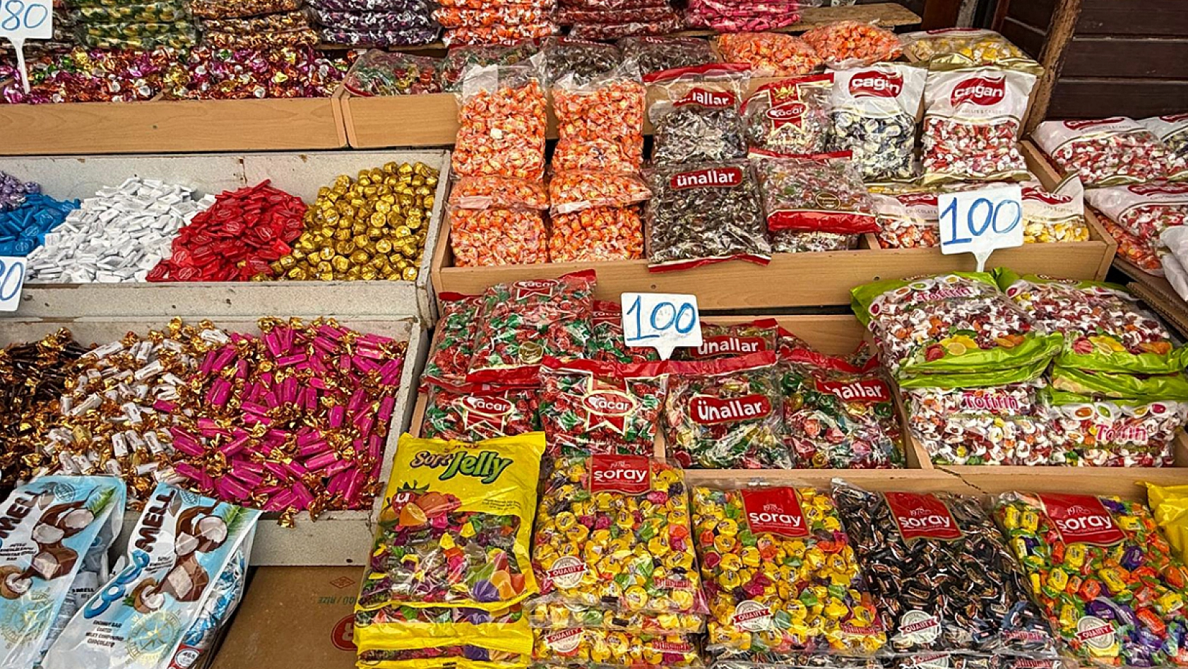 Elazığ'da tezgahlar rengarenk