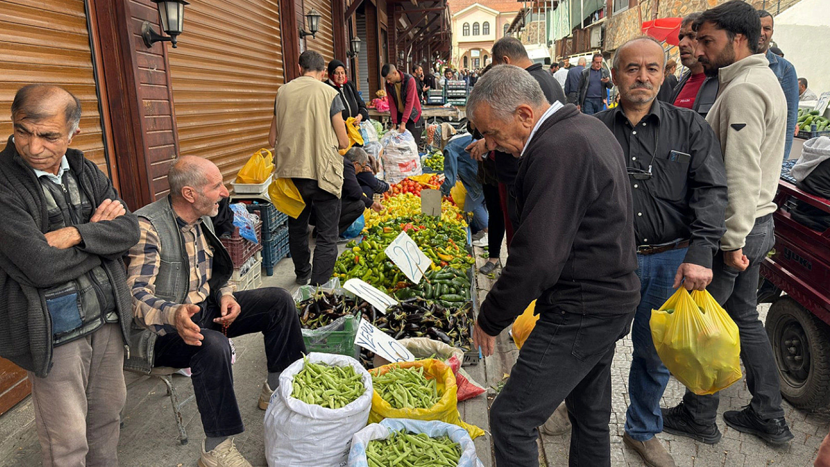 Elazığ'da lezzetiyle sofraların vazgeçilmesi tezgahlarda