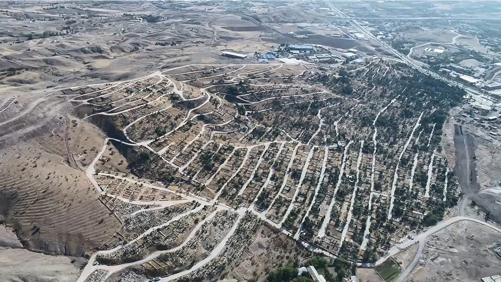 Elazığ'da Dijital Mezar Ziyareti: fotoğrafını gör, duanı okut