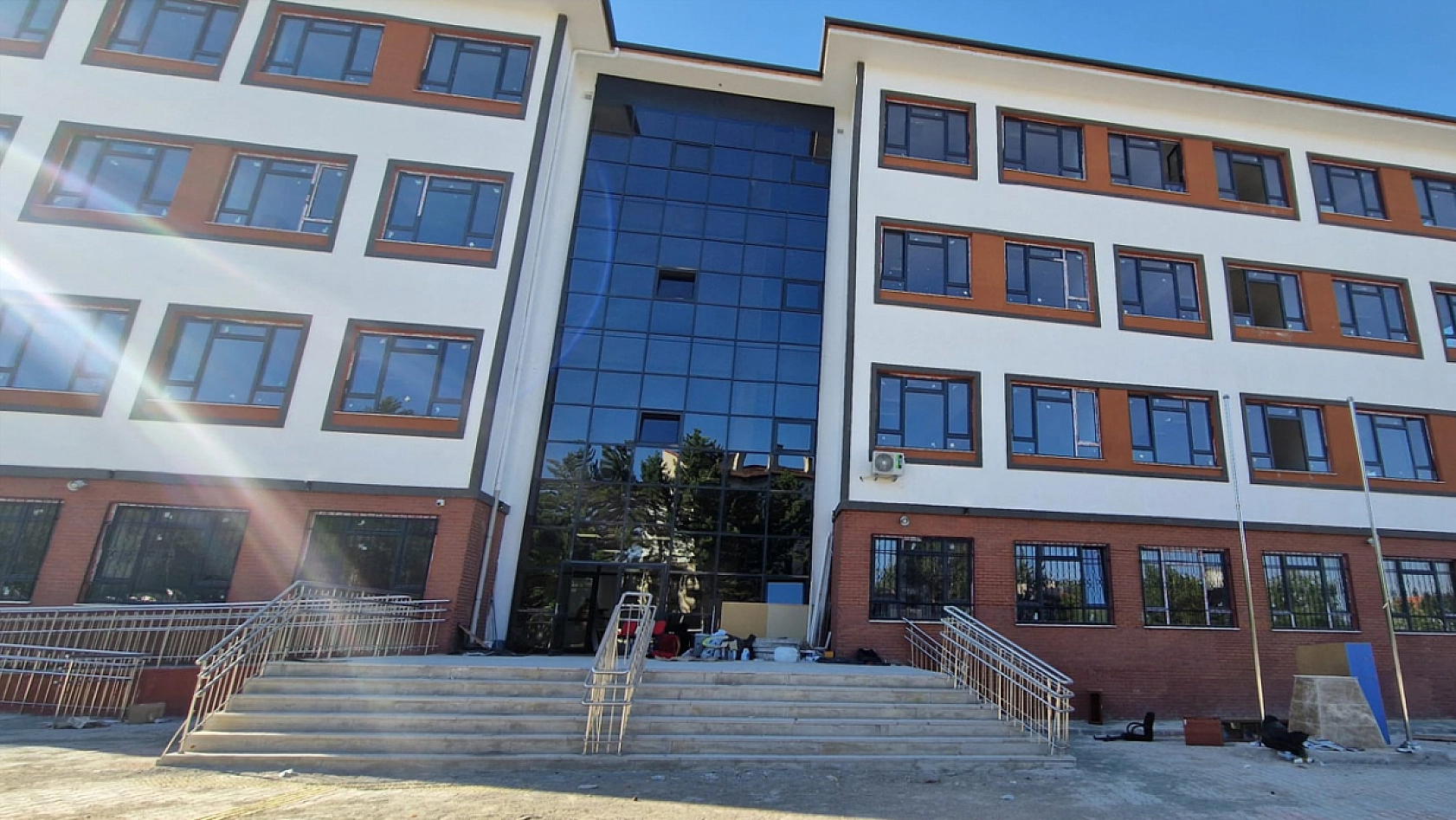 Tercih döneminde öğrencilere büyük müjde: İletişim Lisesi kendi binasına taşındı