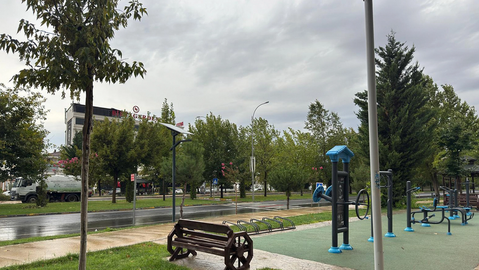 Elazığ yaza ağlayarak veda Etti