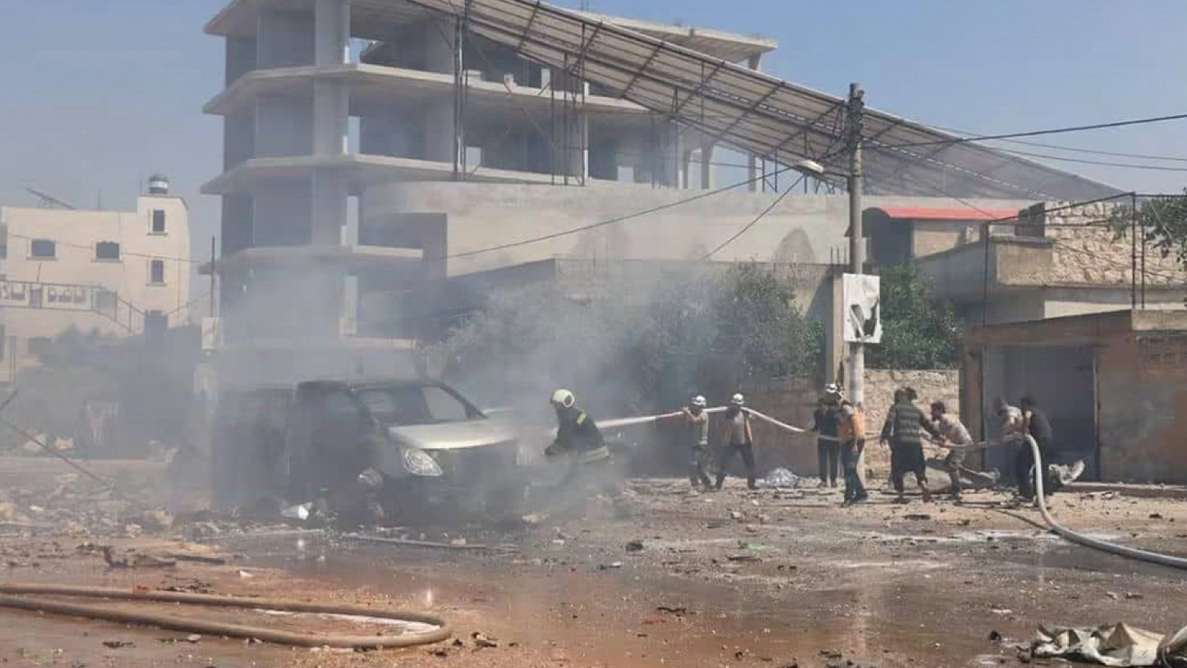 Bomba yüklü araç patladı: 5 ölü