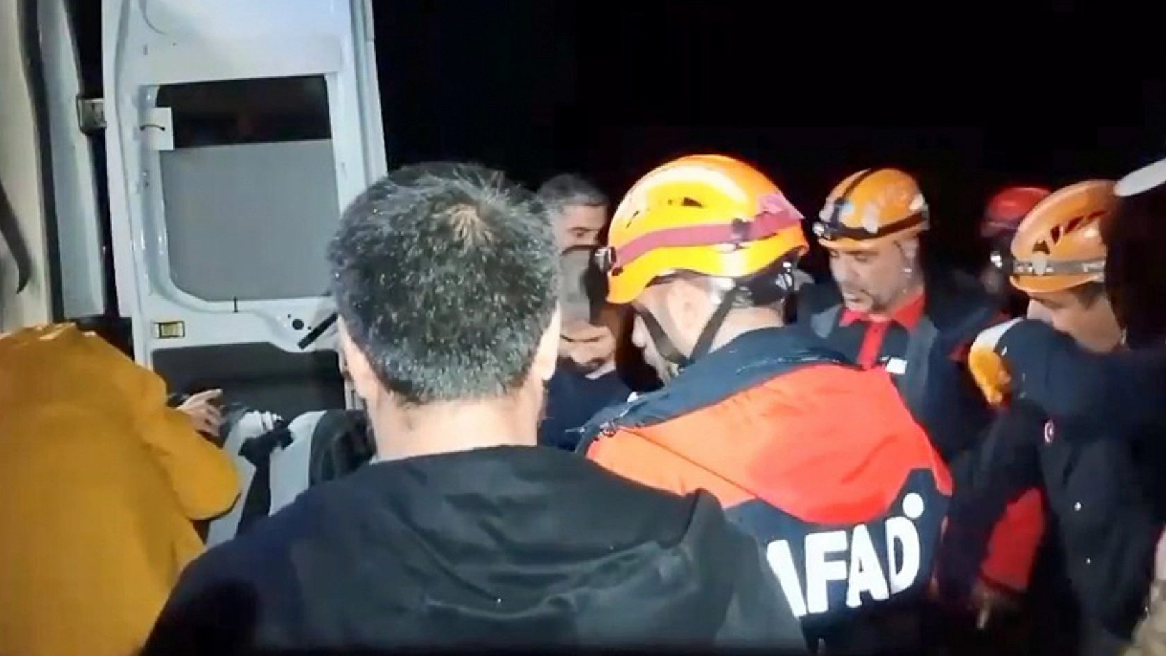 Elazığ'da tır şarampole uçtu: 2 yaralı