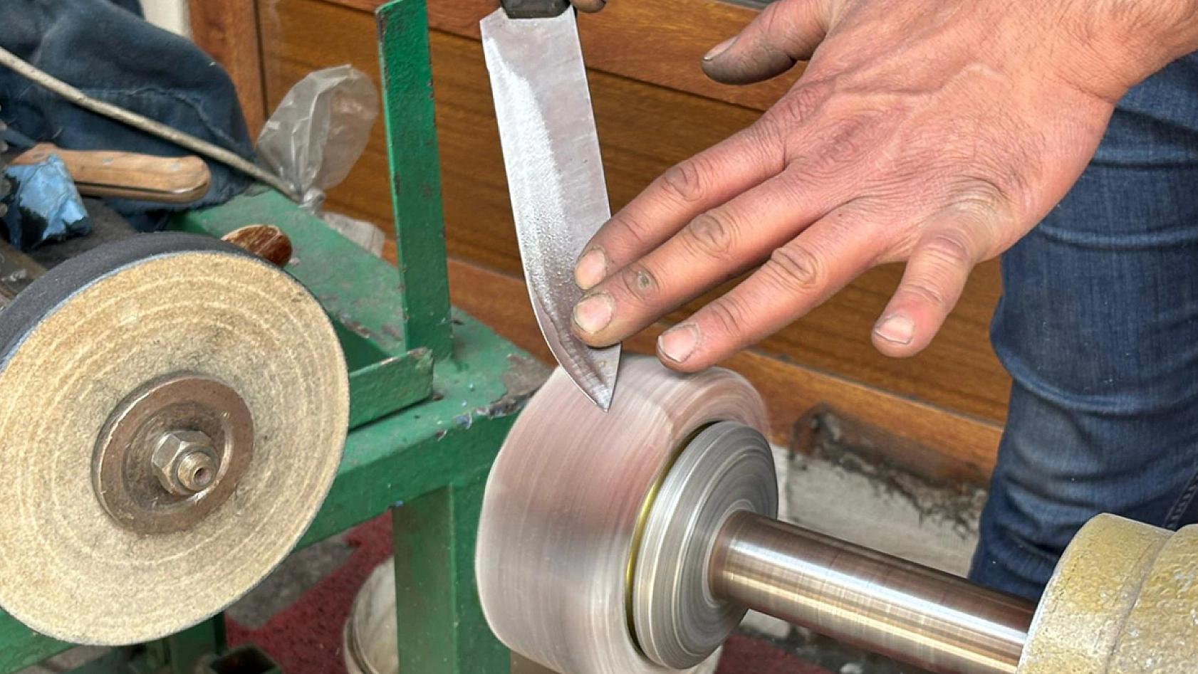 Elazığ'da bıçaklar kurbanlarını bekliyor