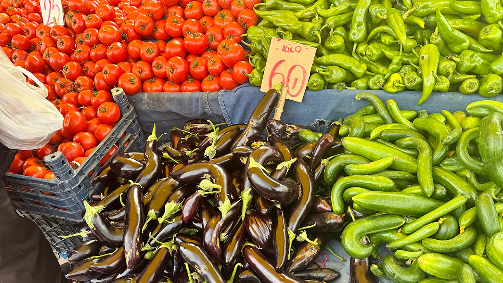 Elazığ'ın en kalabalık semt pazarında tezgahlardaki fiyatlar ne?