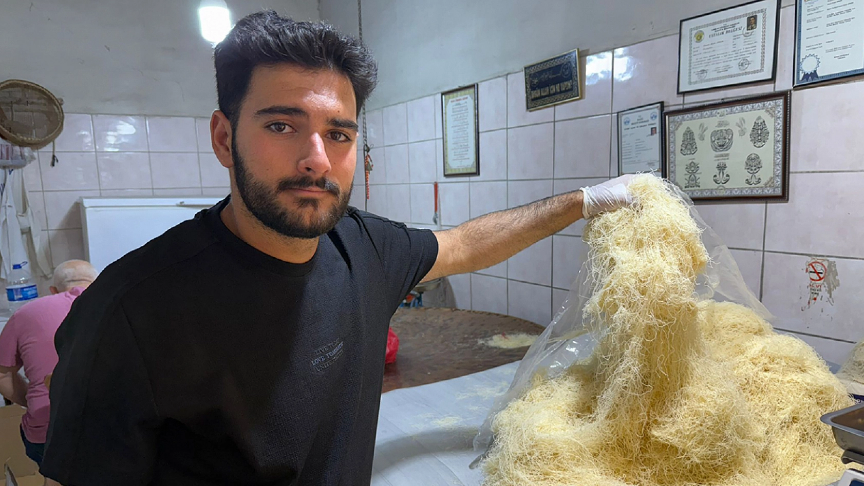 Elazığ'da tatlıcılarda bayram yoğunluğu