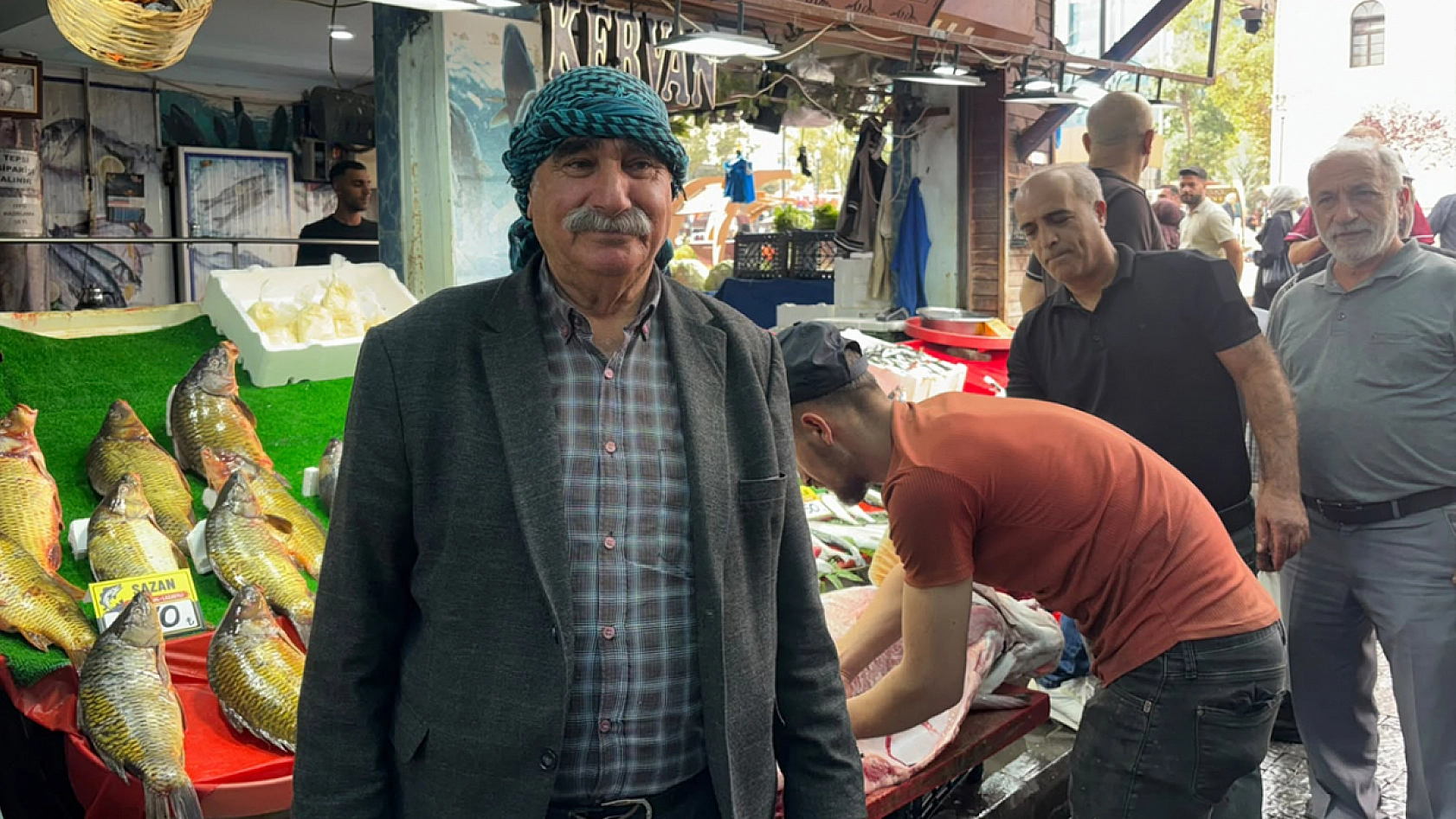 Elazığ'da 82 kiloluk balığı 2 kişi yiyecek