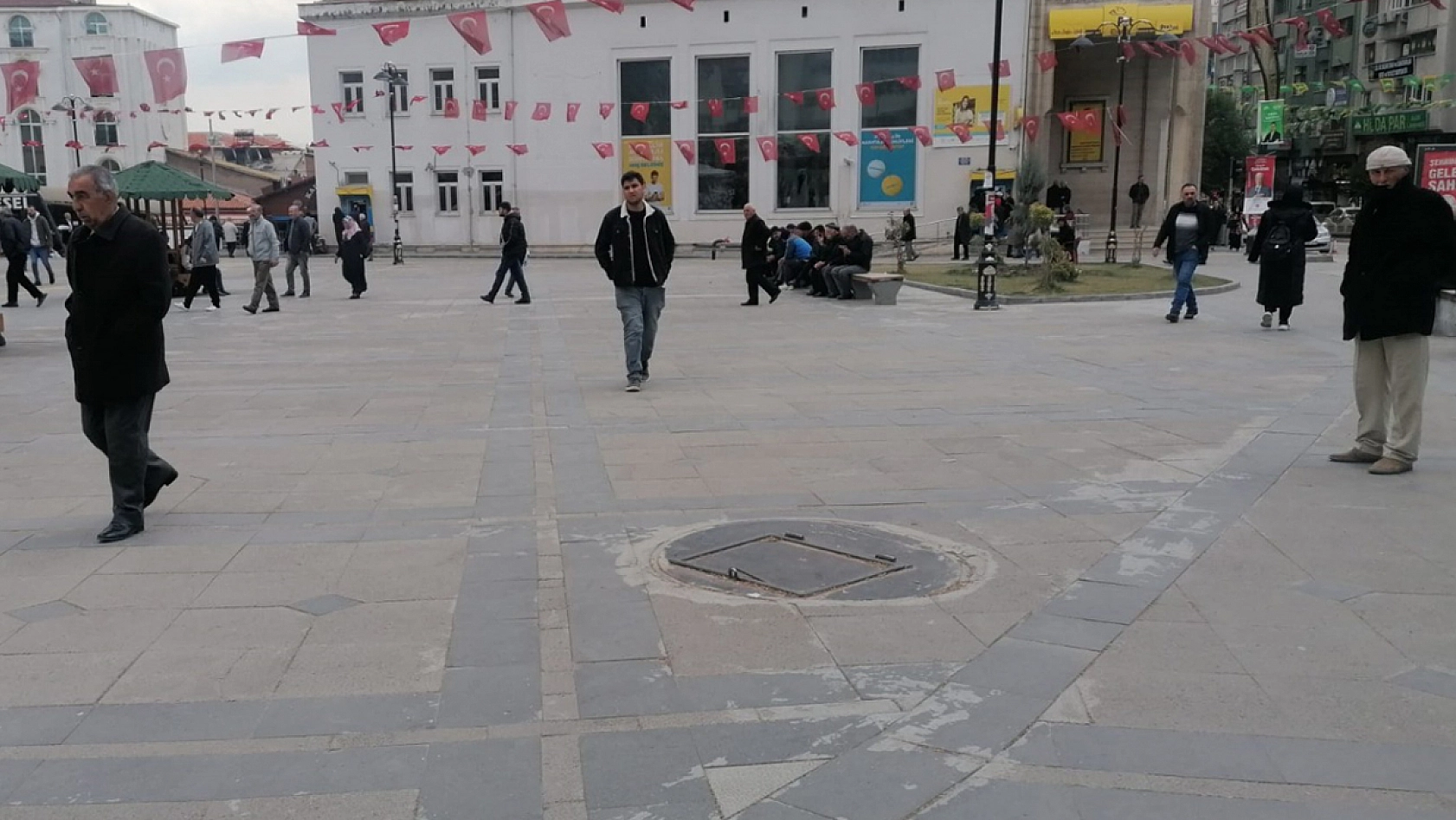 Elazığlılar güneşli kış gününün tadını çıkarıyor