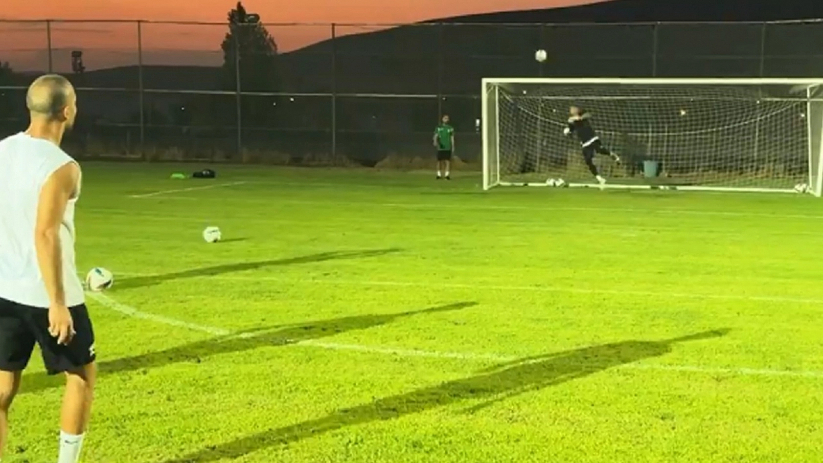 Elazığspor'un yıldızı öyle bir hareket yaptı ki: Sosyal medya yıkıldı