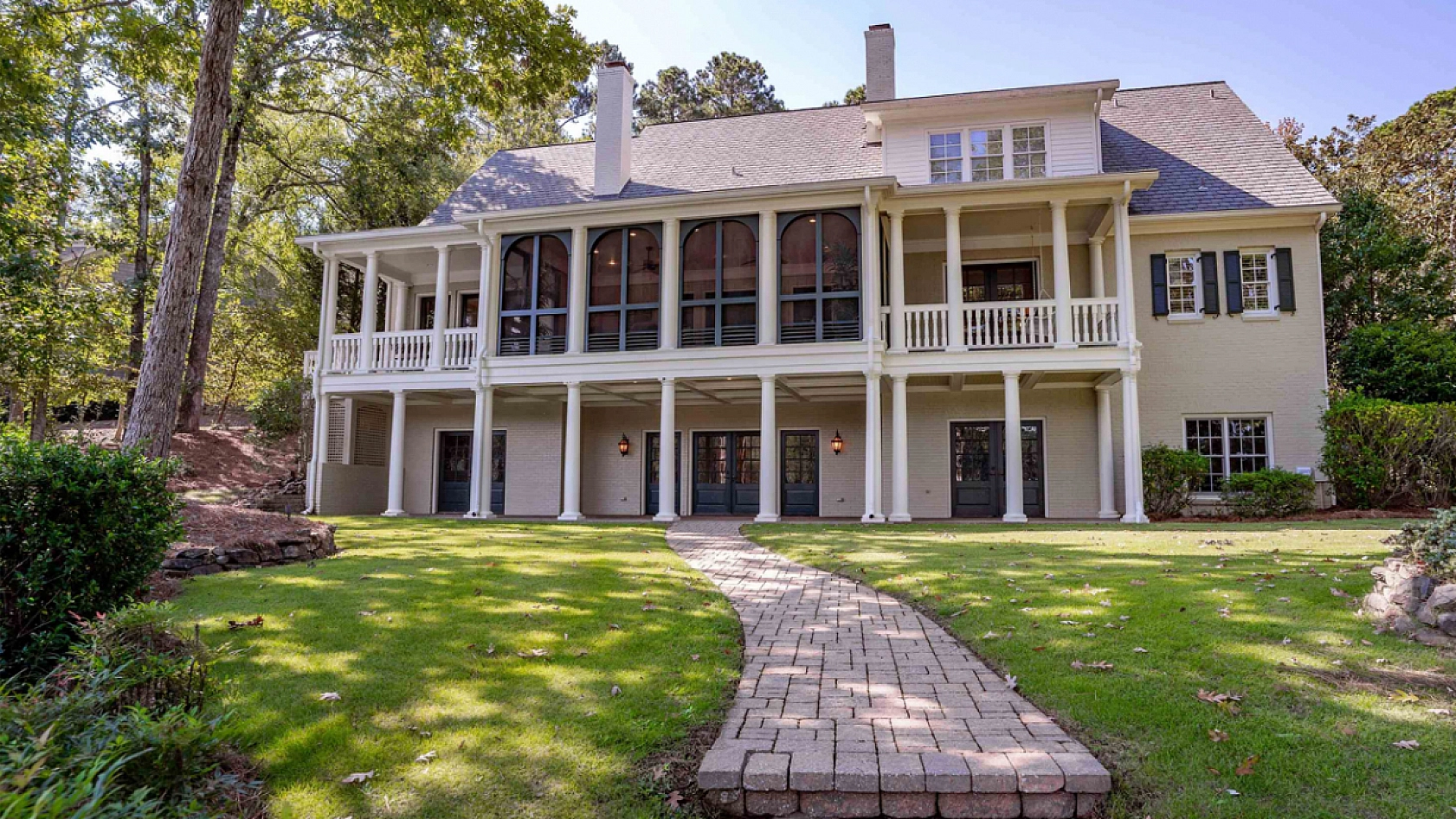 Elazığ'da 16 dönümlük arsa mı, Amerika'daki bu ev mi?