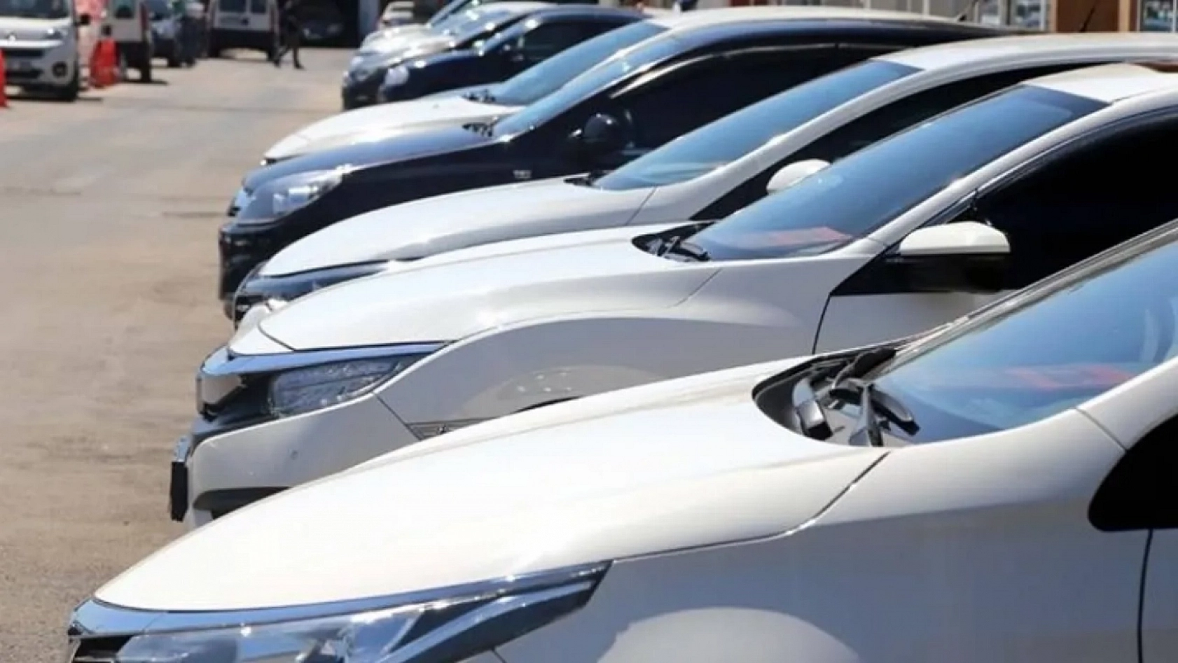 İkinci el otomobil fiyatlarında düşüş sürüyor