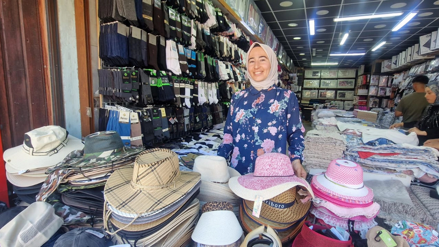 Elazığ'da sıcaklar şapka satışlarını patlattı