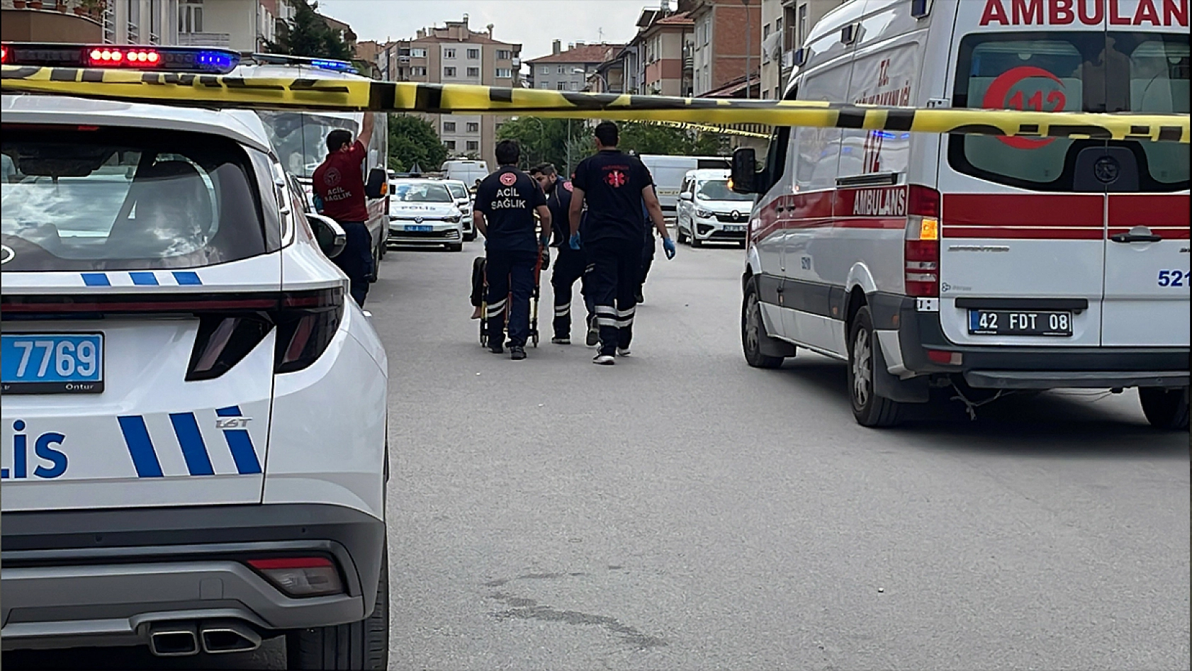 Evde kanlı gece: Anne ve kız kardeşinin boğazını kesti