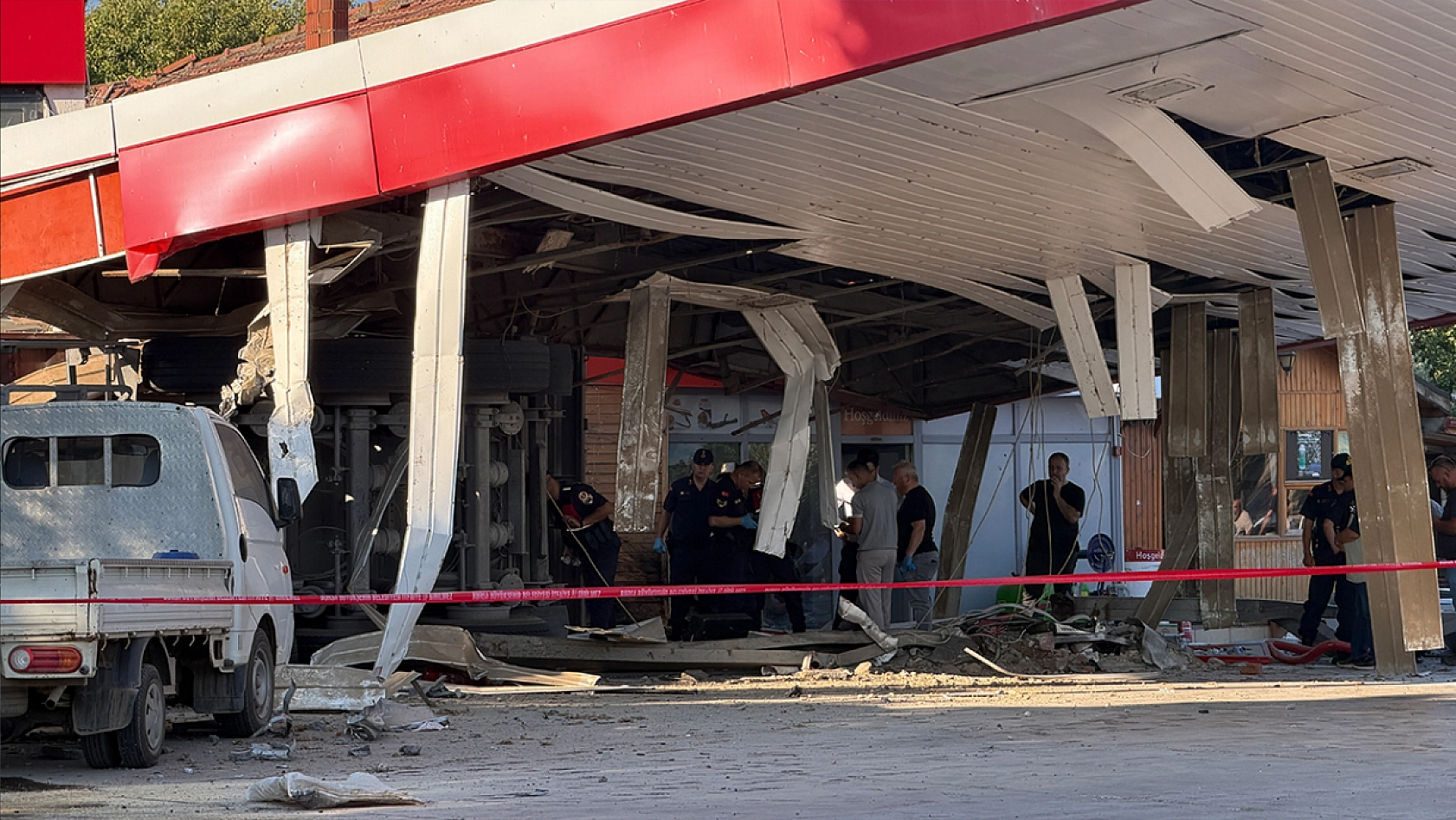 Bir anda ortalık savaş alanına döndü: Ölü ve yaralılar var