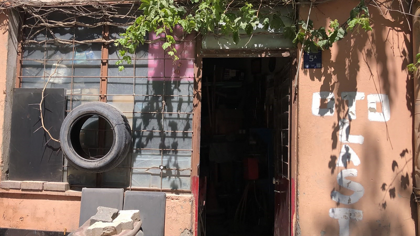 Elazığ'da yaşlı adamı uyuyor zannettiler, acı gerçekle yüzleştiler