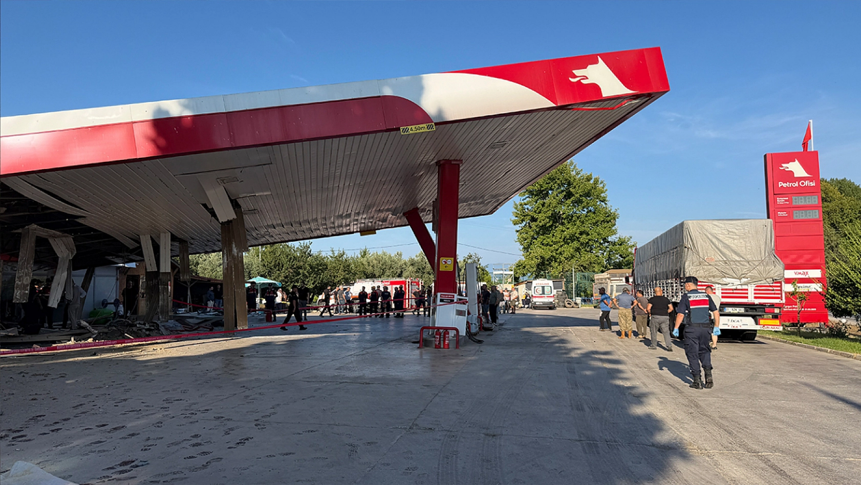 Bir anda ortalık savaş alanına döndü: Ölü ve yaralılar var