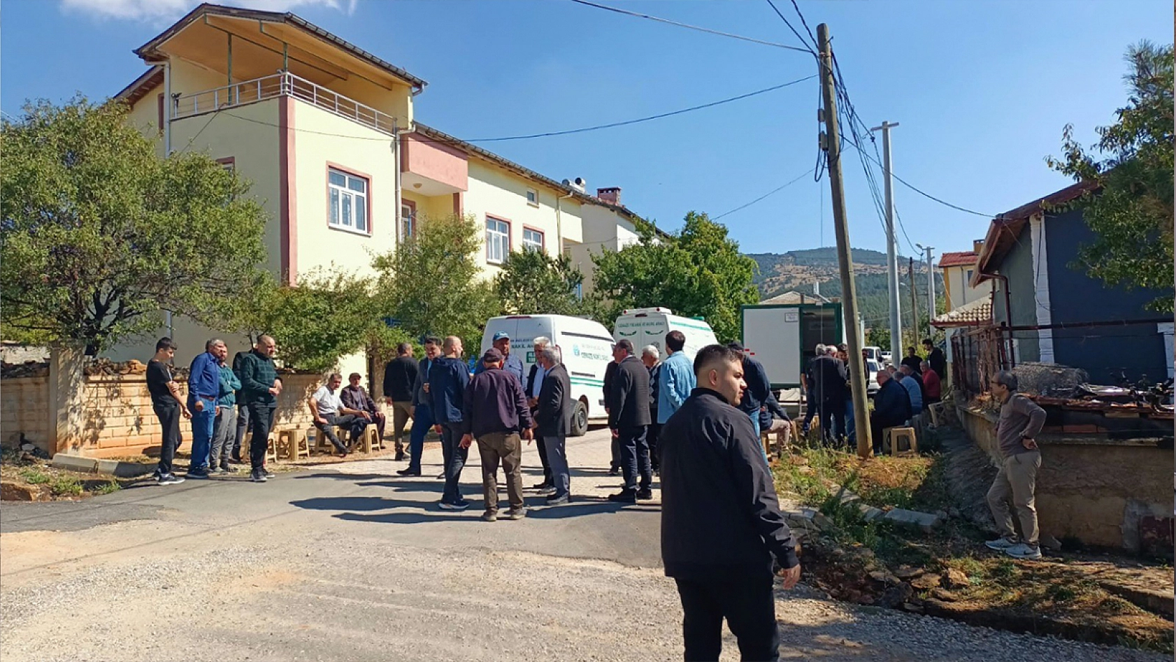 Aynı aileden 3 can: kazada hayatını kaybeden aile gözyaşlarıyla toprağa verildi