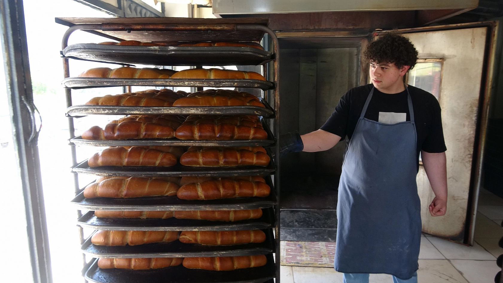 O İlçede Ekmek 20 Yıldır Piyasanın Altında Satılıyor! Ekmek 6 Liradan Tezgahlarda Yerini Alıyor