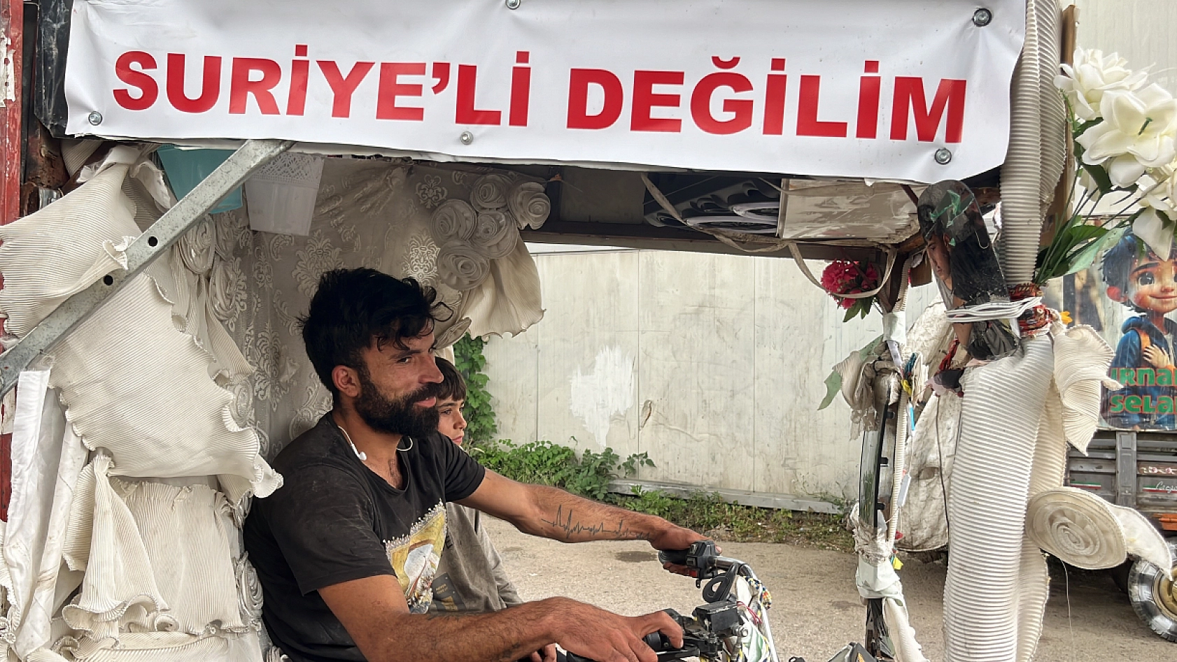 Suriyeli Sanılmaktan Korktu, Motosikletine Bakın Ne Yazdı