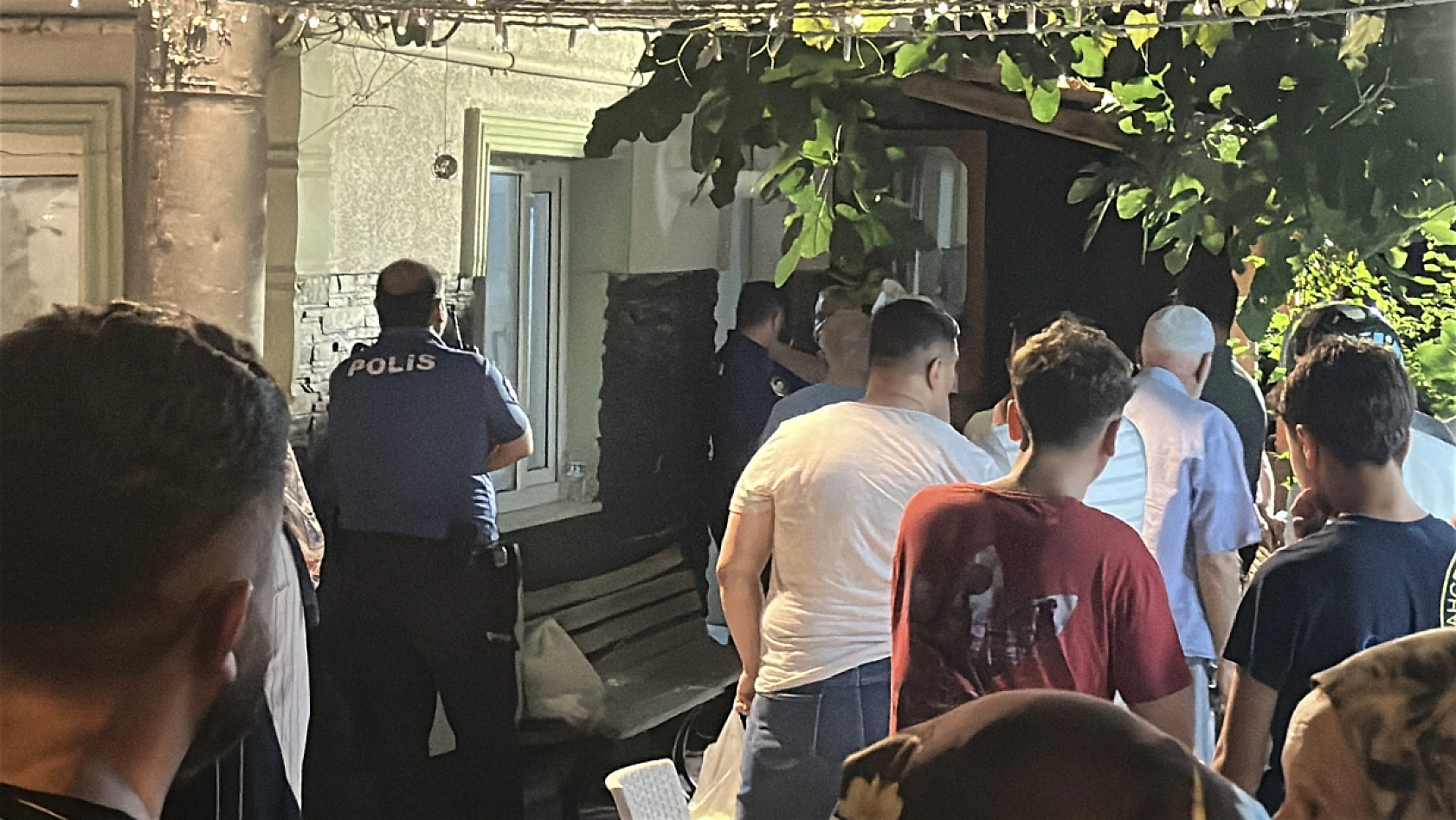 20 yaşındaki genç asılı bulundu