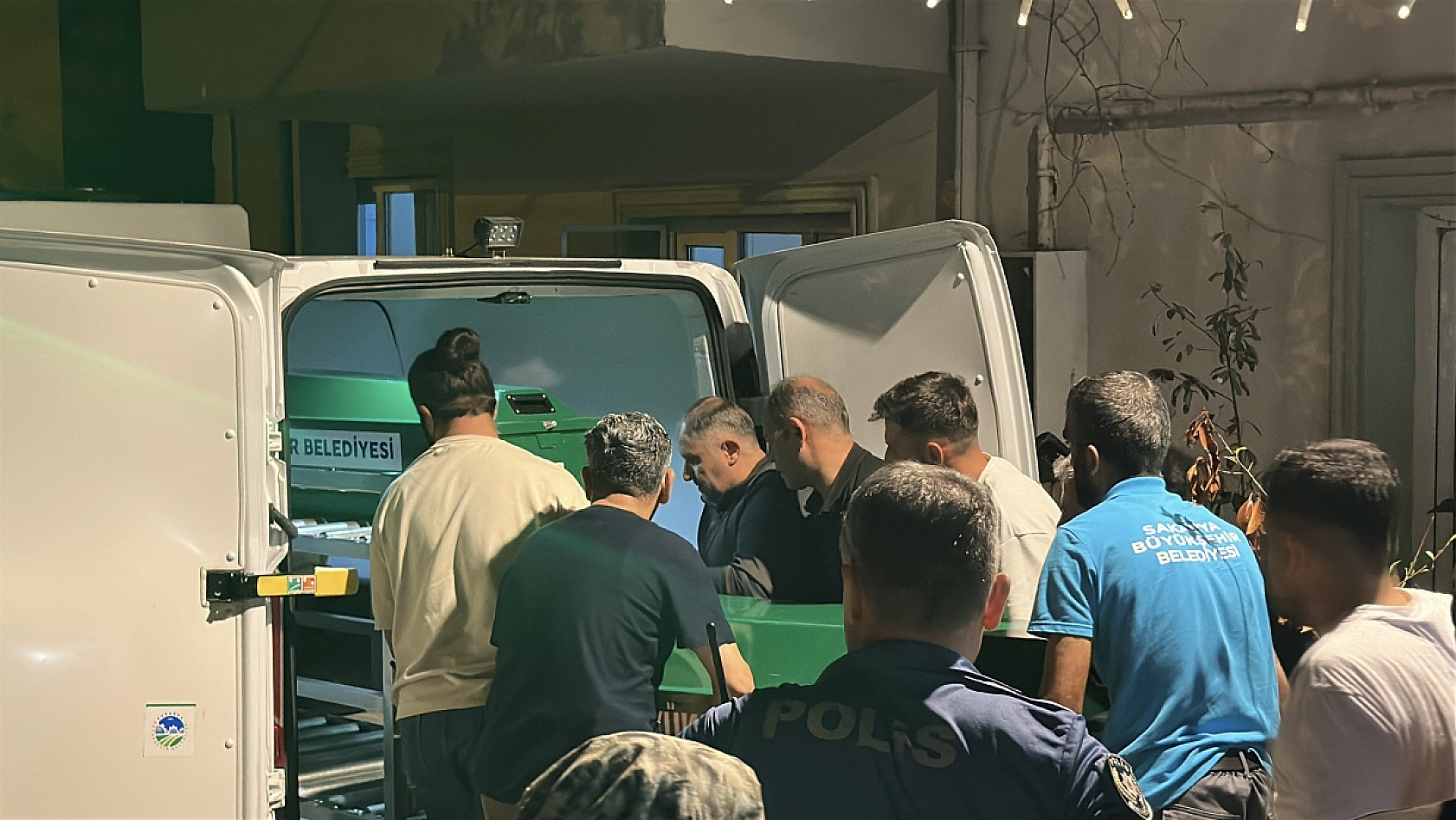 20 yaşındaki genç asılı bulundu