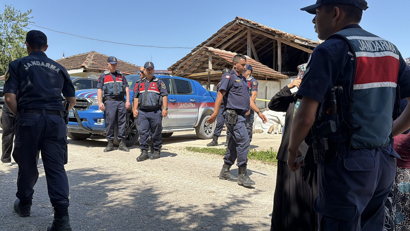 Arazi kavgası kanlı bitti: Yengesini pompalı tüfekle öldürdü