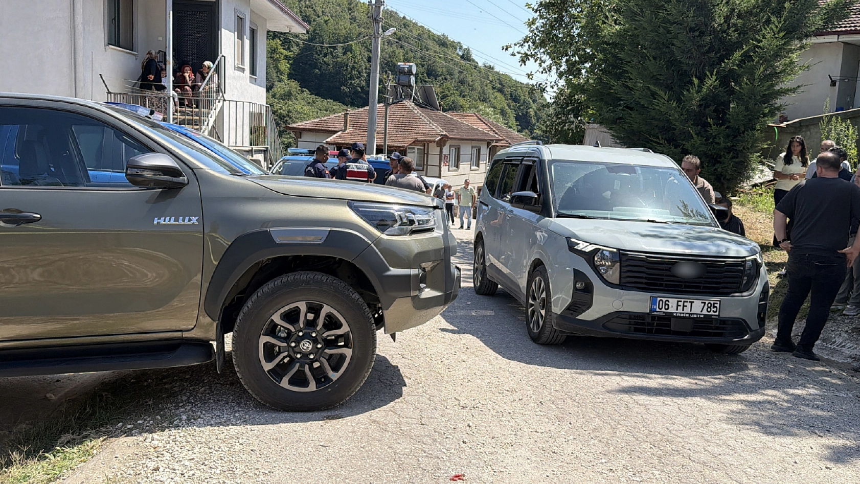 Arazi kavgası kanlı bitti: Yengesini pompalı tüfekle öldürdü
