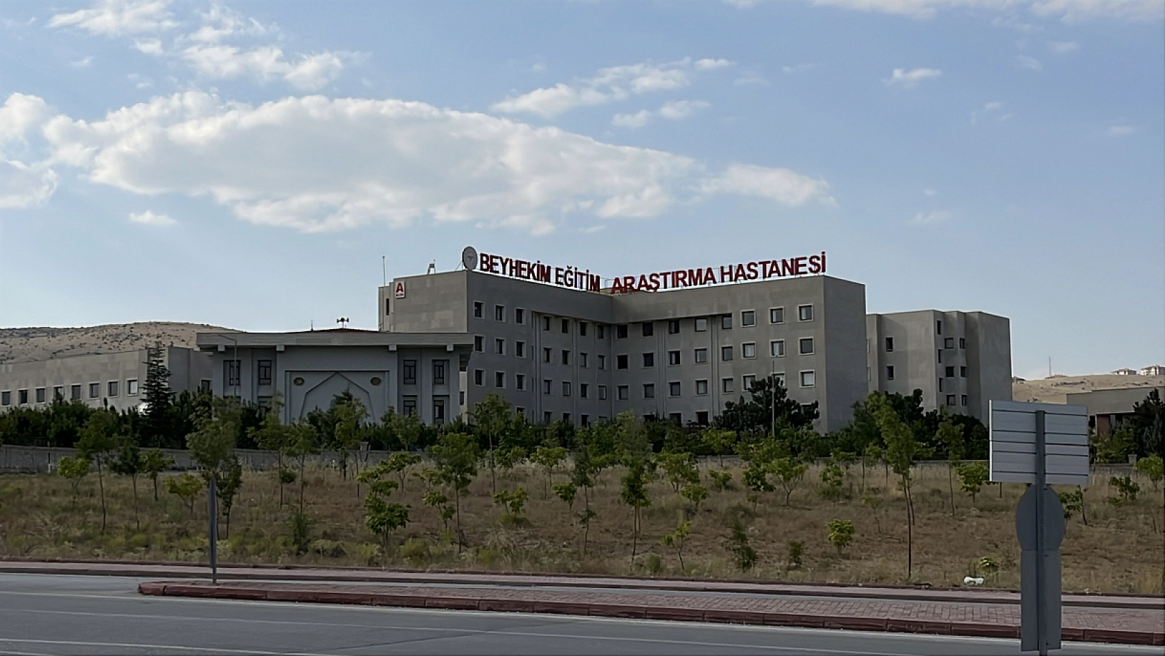 İşçiler arasında taşlı bıçaklı kavga: 4 yaralı