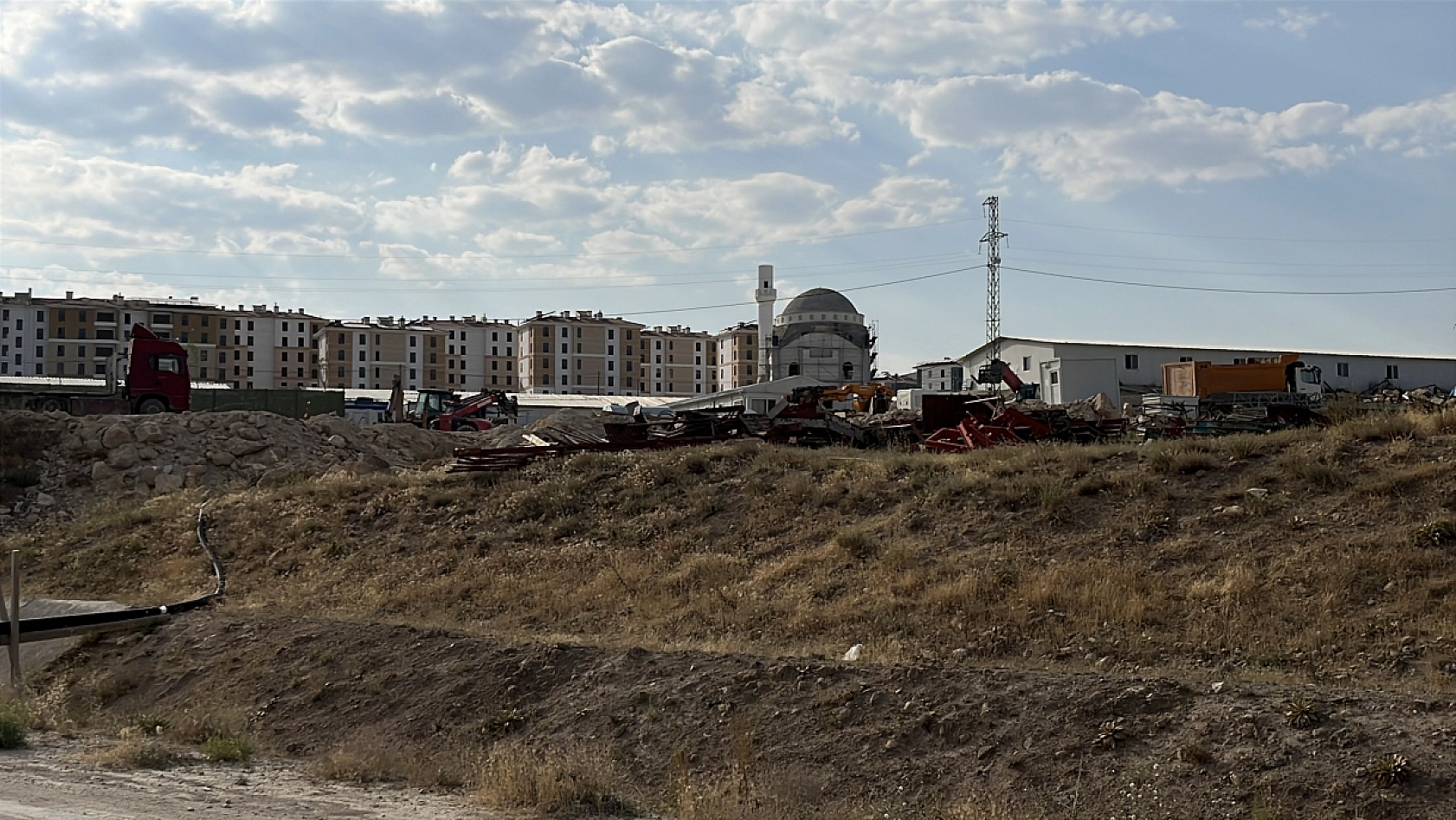 İşçiler arasında taşlı bıçaklı kavga: 4 yaralı