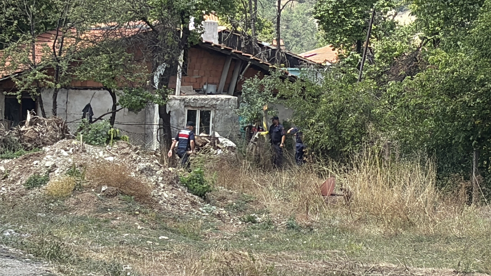 Arazi kavgası kanlı bitti! Baba ve oğlu öldü
