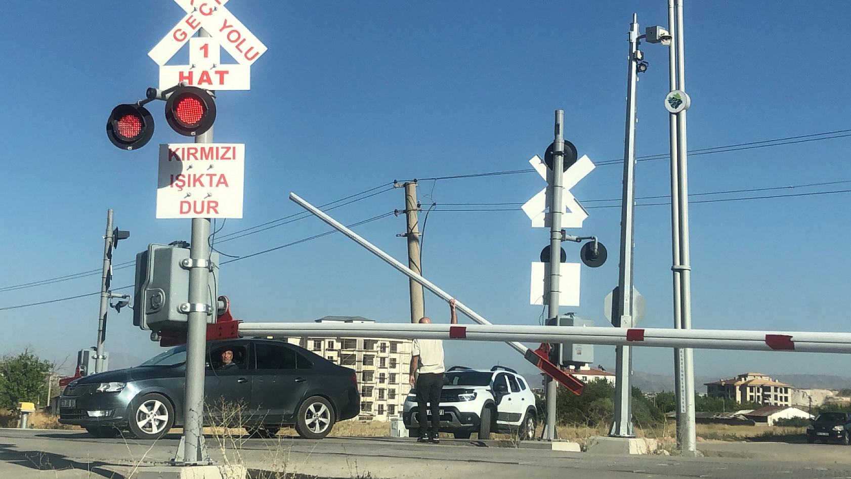 Elazığ'da ölümle burun buruna: Bariyerleri hiçe saydılar