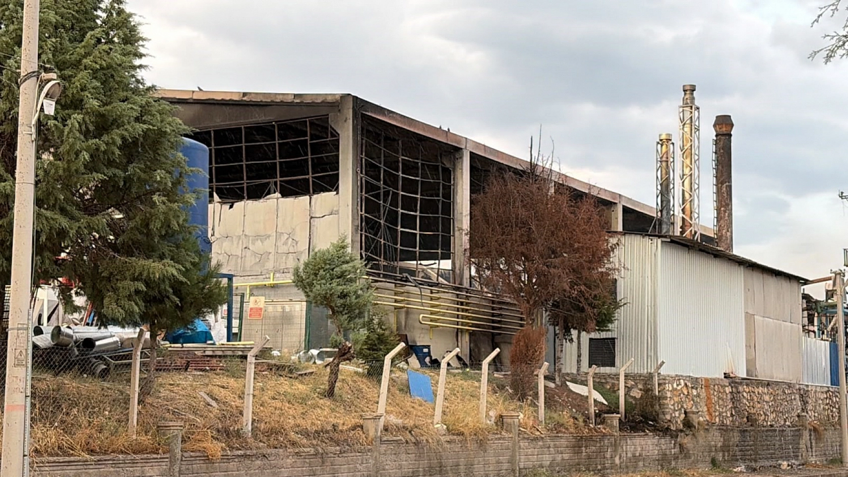 Elazığ'da feci yangın 3,5 saatlik çalışmayla söndürüldü