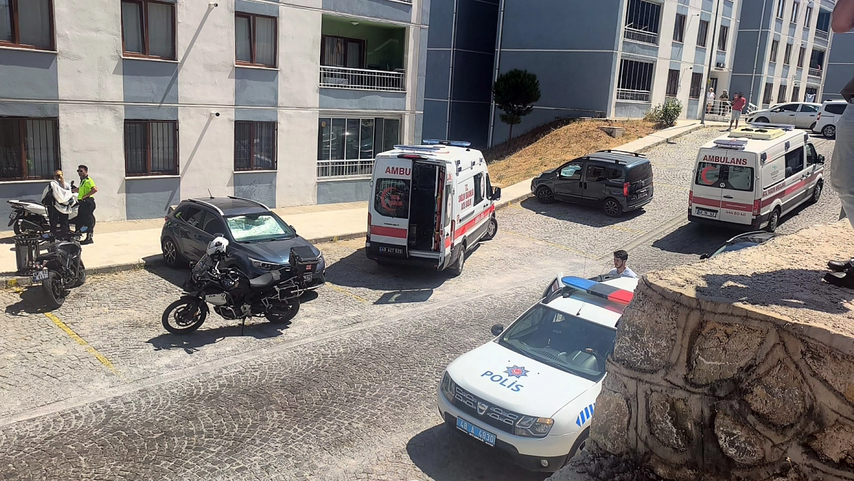2 kişi aynı dairede ölü bulundu