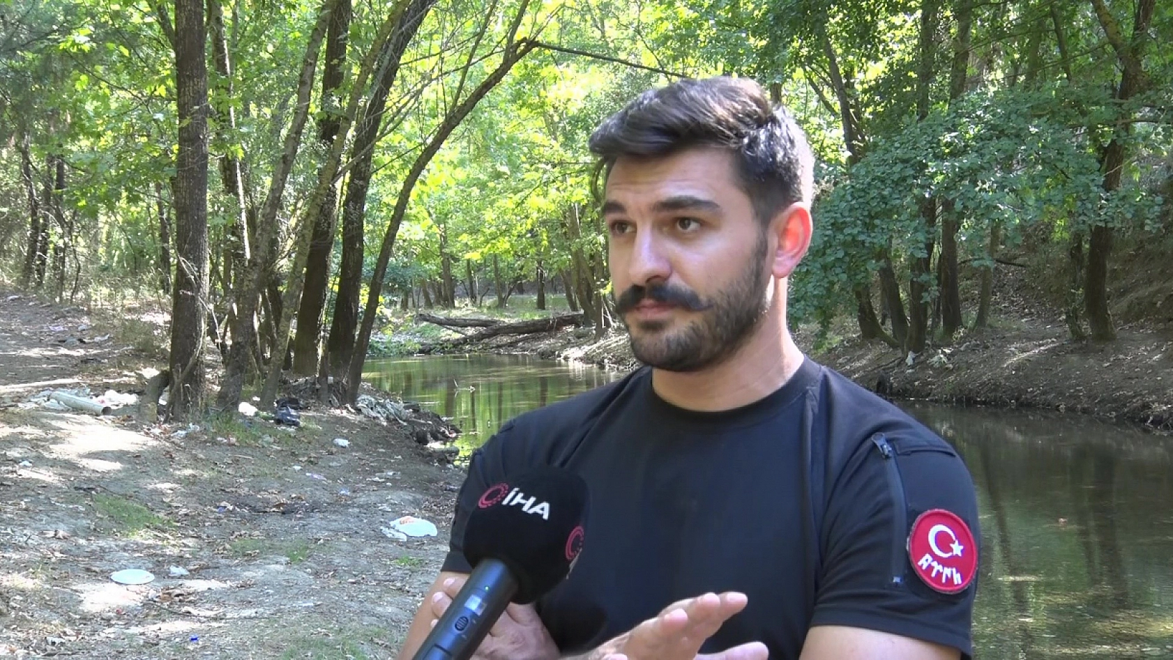 Derelerde arıyor, gram gram çıkarıyor!