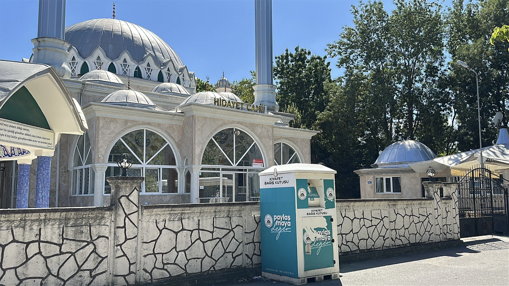 Cami parkındaki bankta şüpheli ölüm