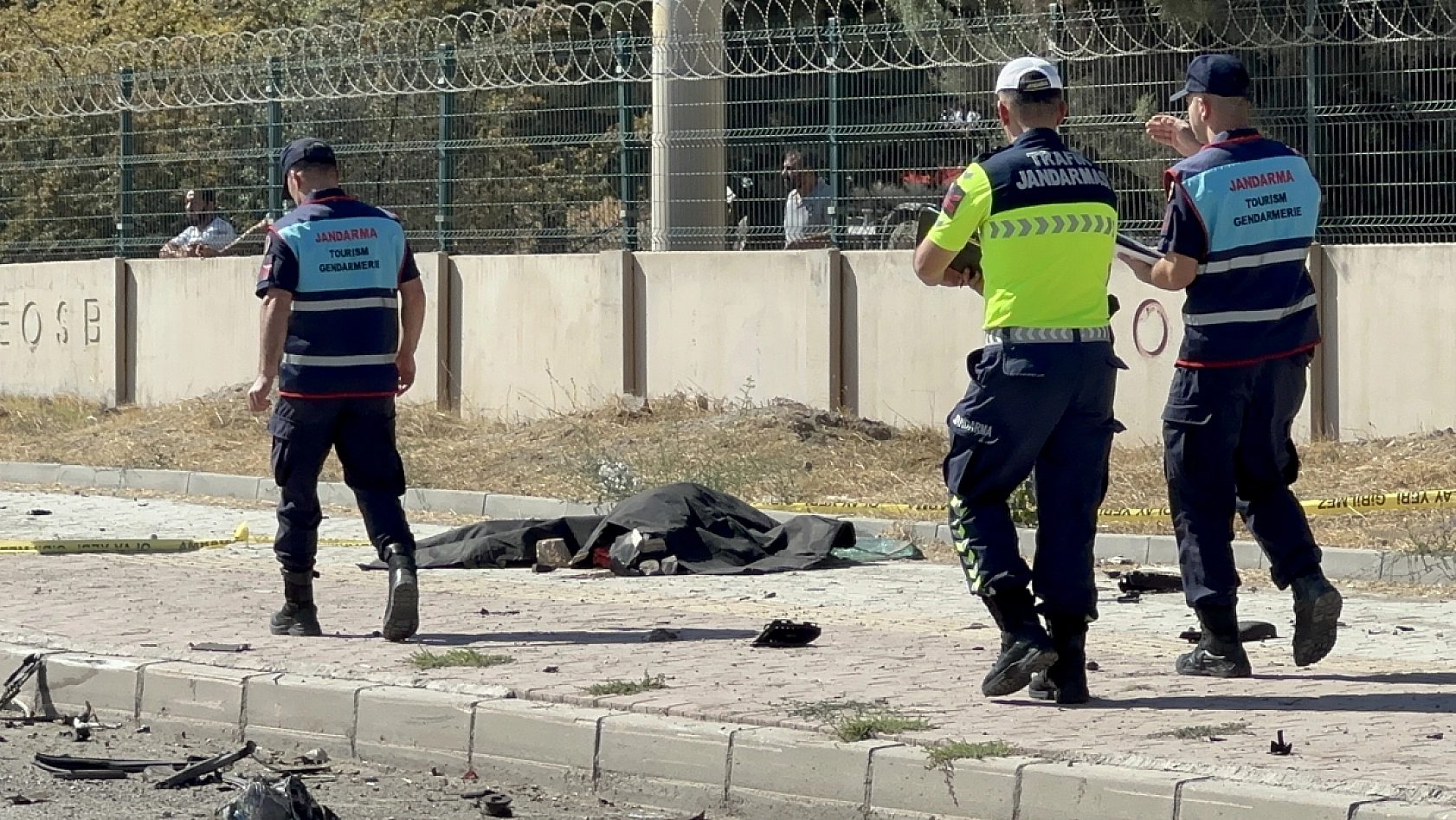 Elazığ'da facia otomobil ikiye bölündü! 2 ölü, 2 yaralı