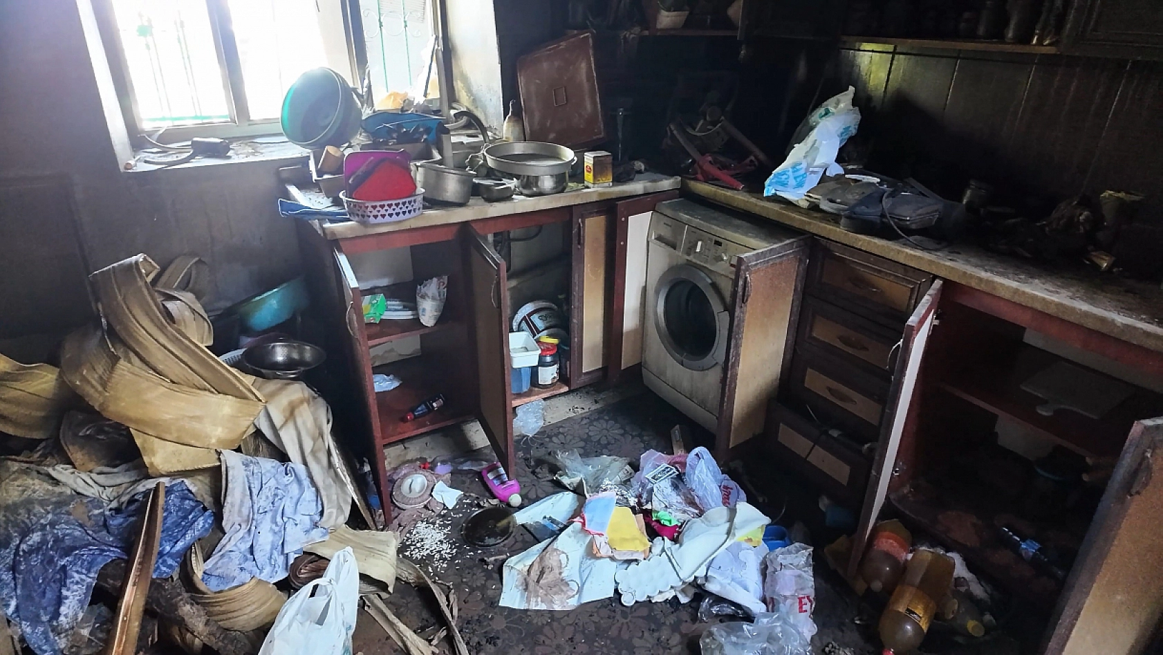 Elazığ'da küle dönen evde cinayetin izleri