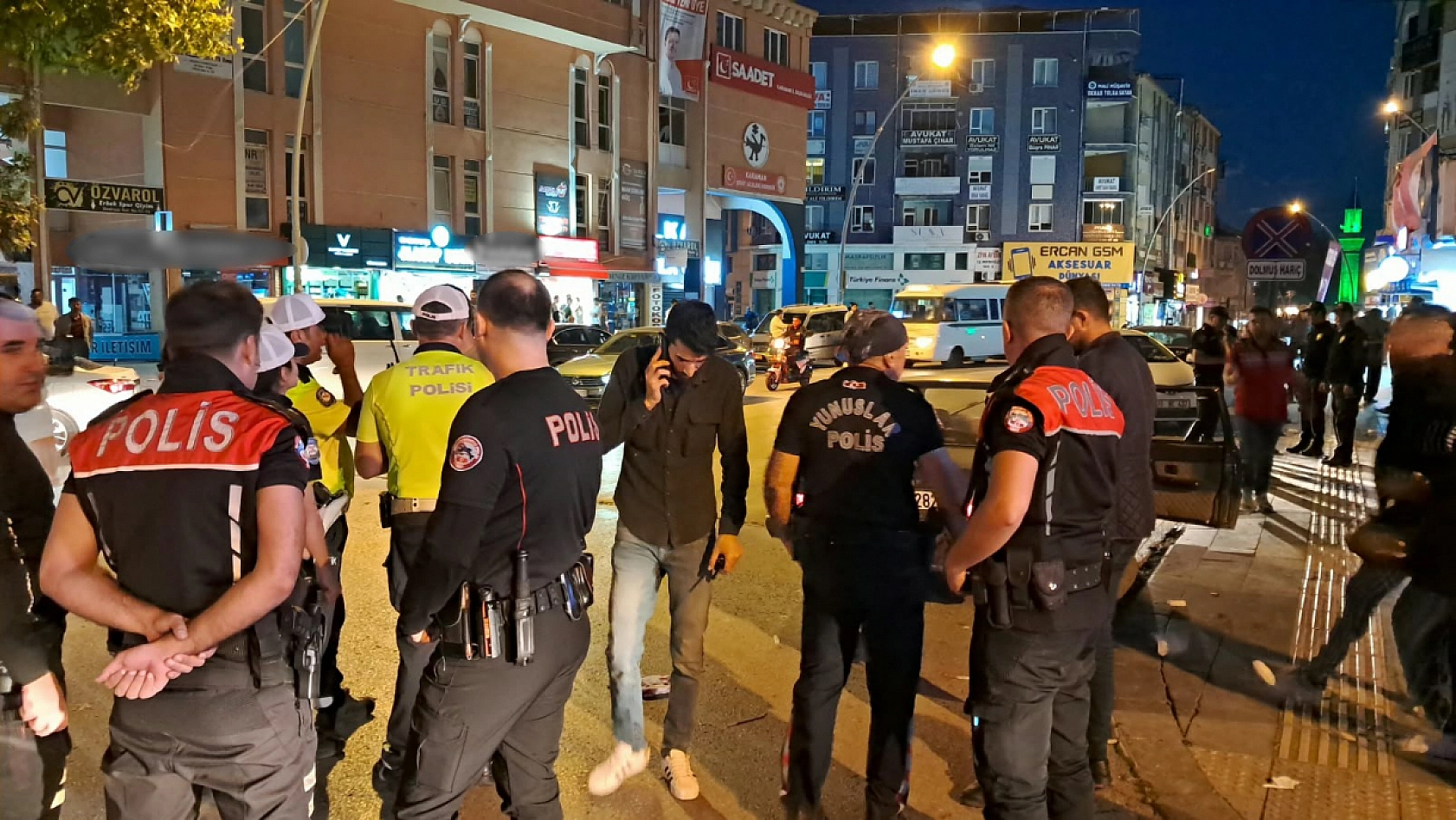 İki kişi arasında başlayan kavga büyüdü: 6 yaralı