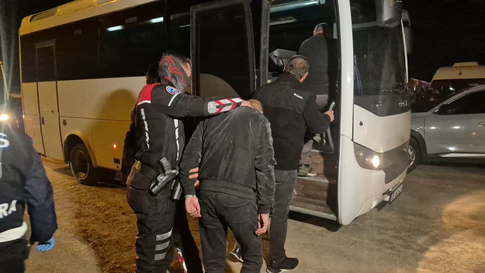 Eğlence mekanlarına yönelik operasyon: 68 gözaltı
