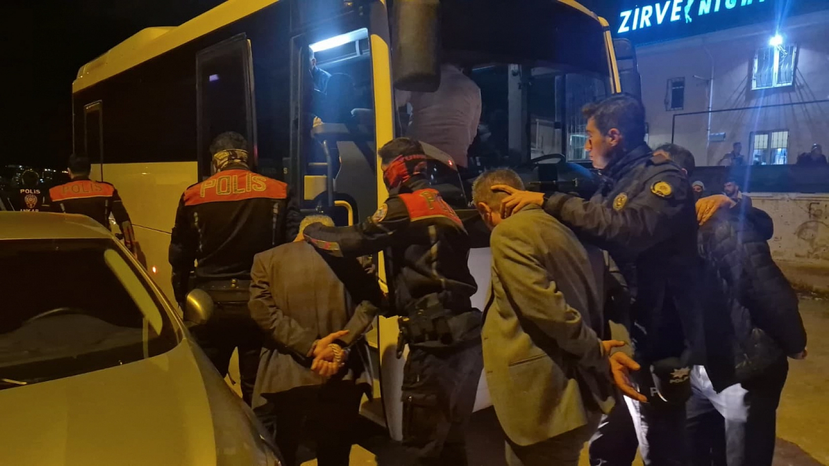 Eğlence mekanlarına yönelik operasyon: 68 gözaltı