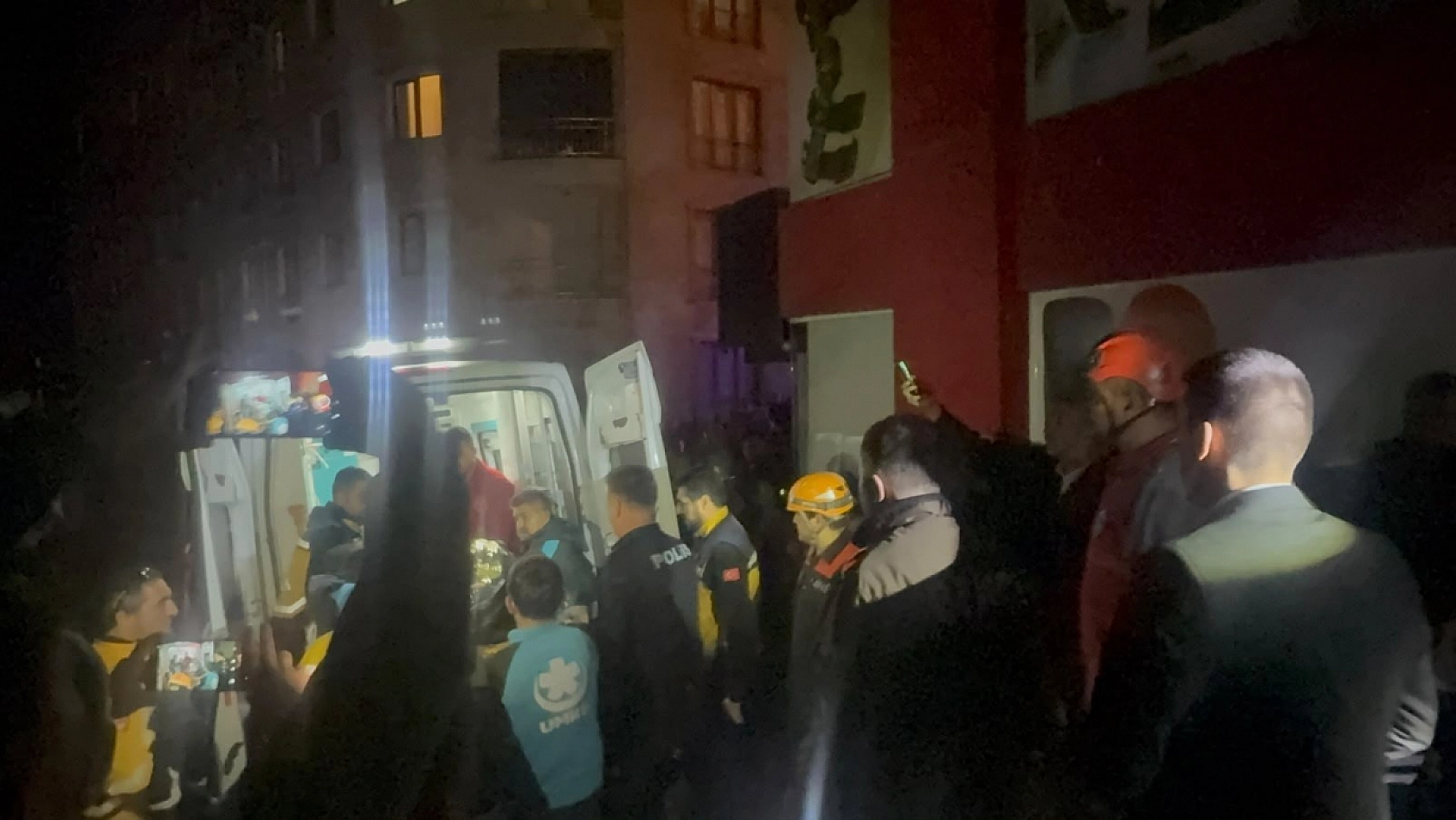 Çöken binada yaşlı kadının cansız bedenine ulaşıldı
