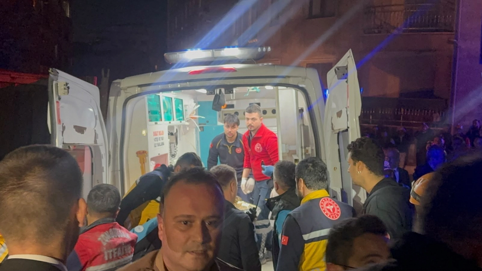 Çöken binada yaşlı kadının cansız bedenine ulaşıldı