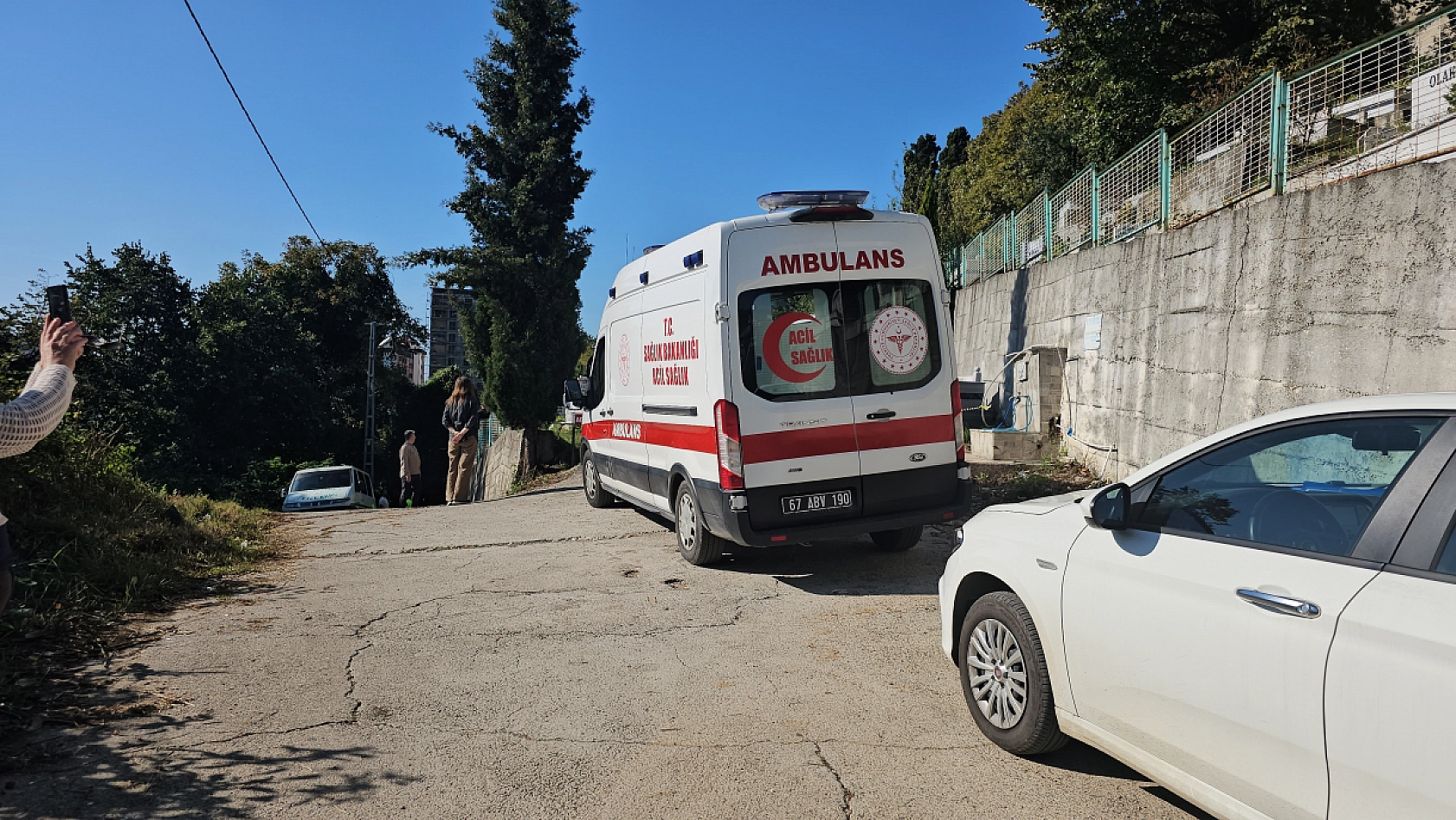 Emekli polis memuru mezarlıkta ölü bulundu