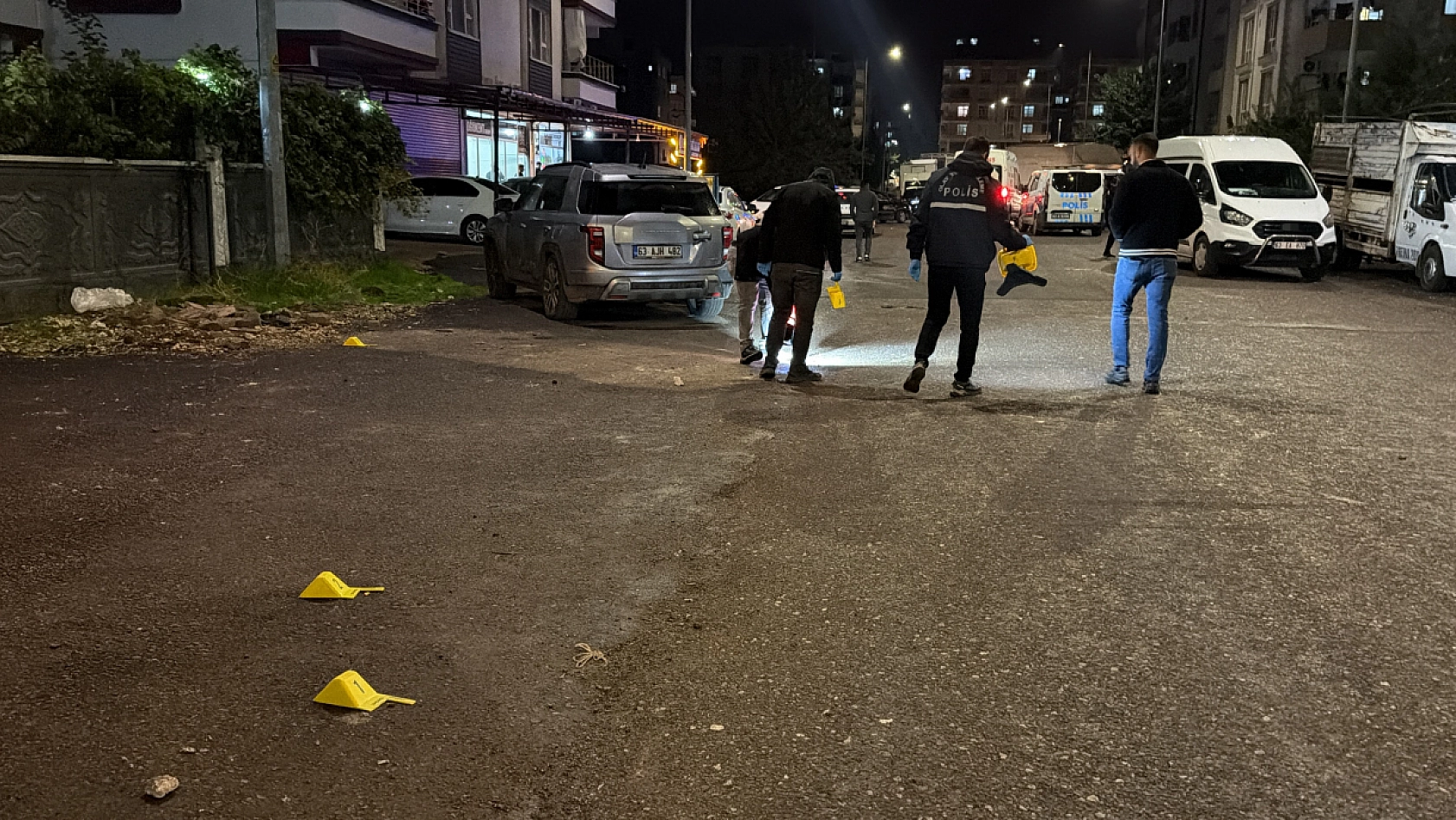 Silahlı, taşlı ve sopalı kavga: 2 yaralı
