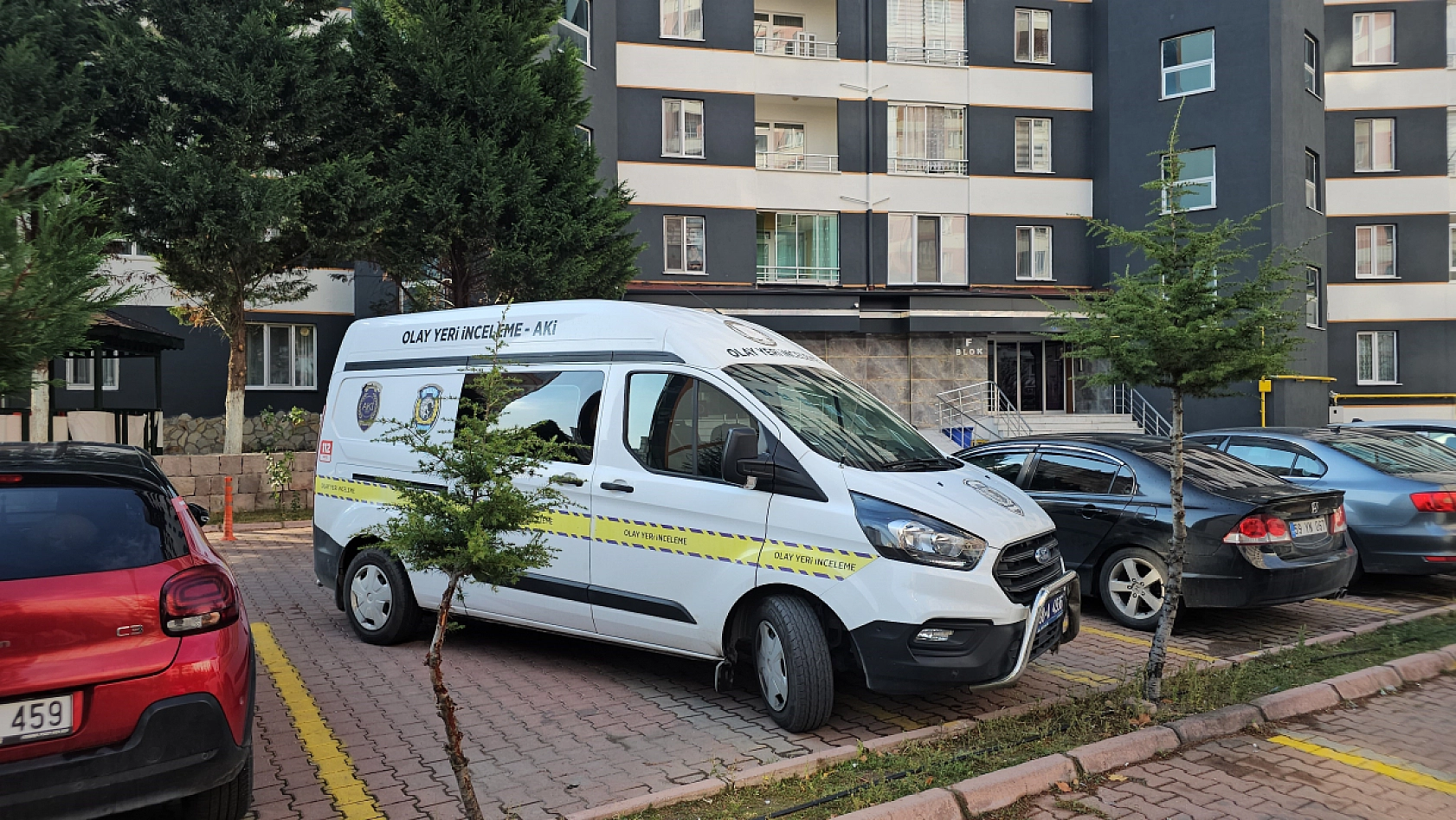 Kavga eden çift birbirini bıçakladı