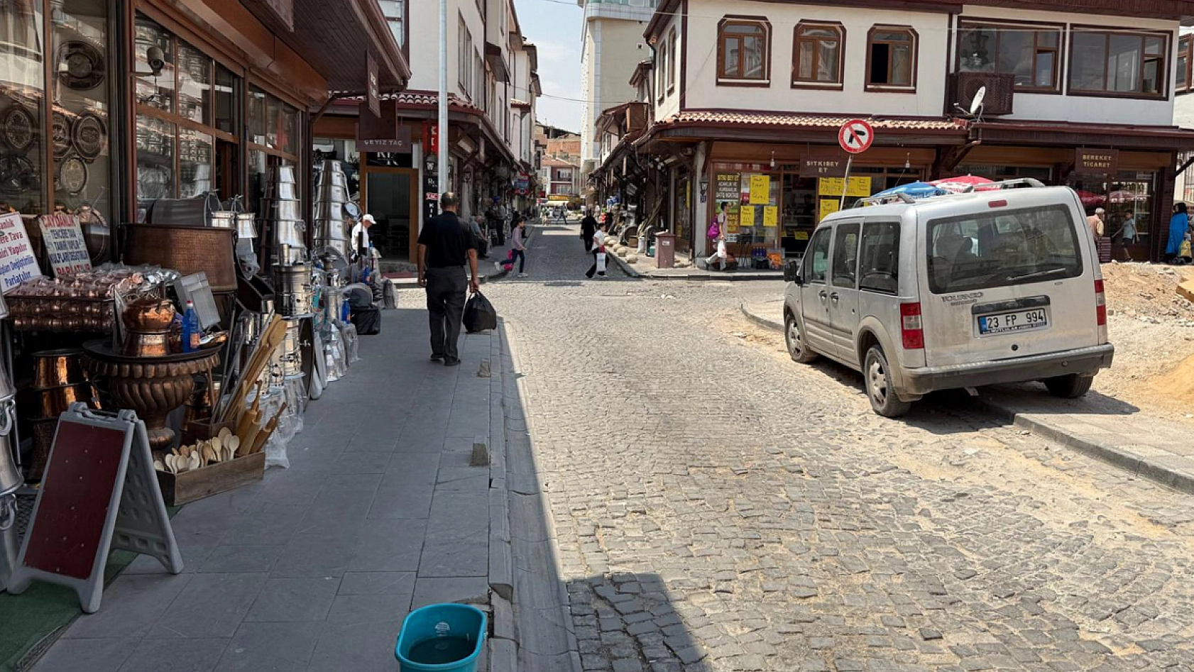 Elazığ'da termometreler 43°C'yi gördü, cadde ve meydanlar boş kaldı